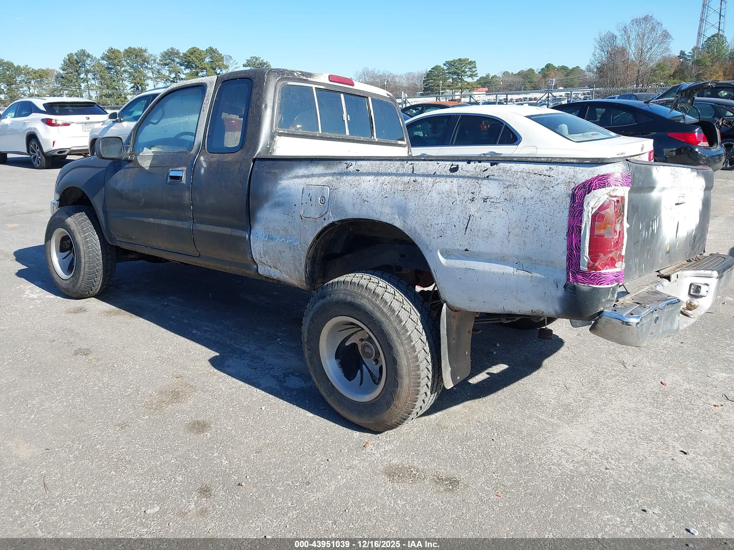 TOYOTA TACOMA image 3