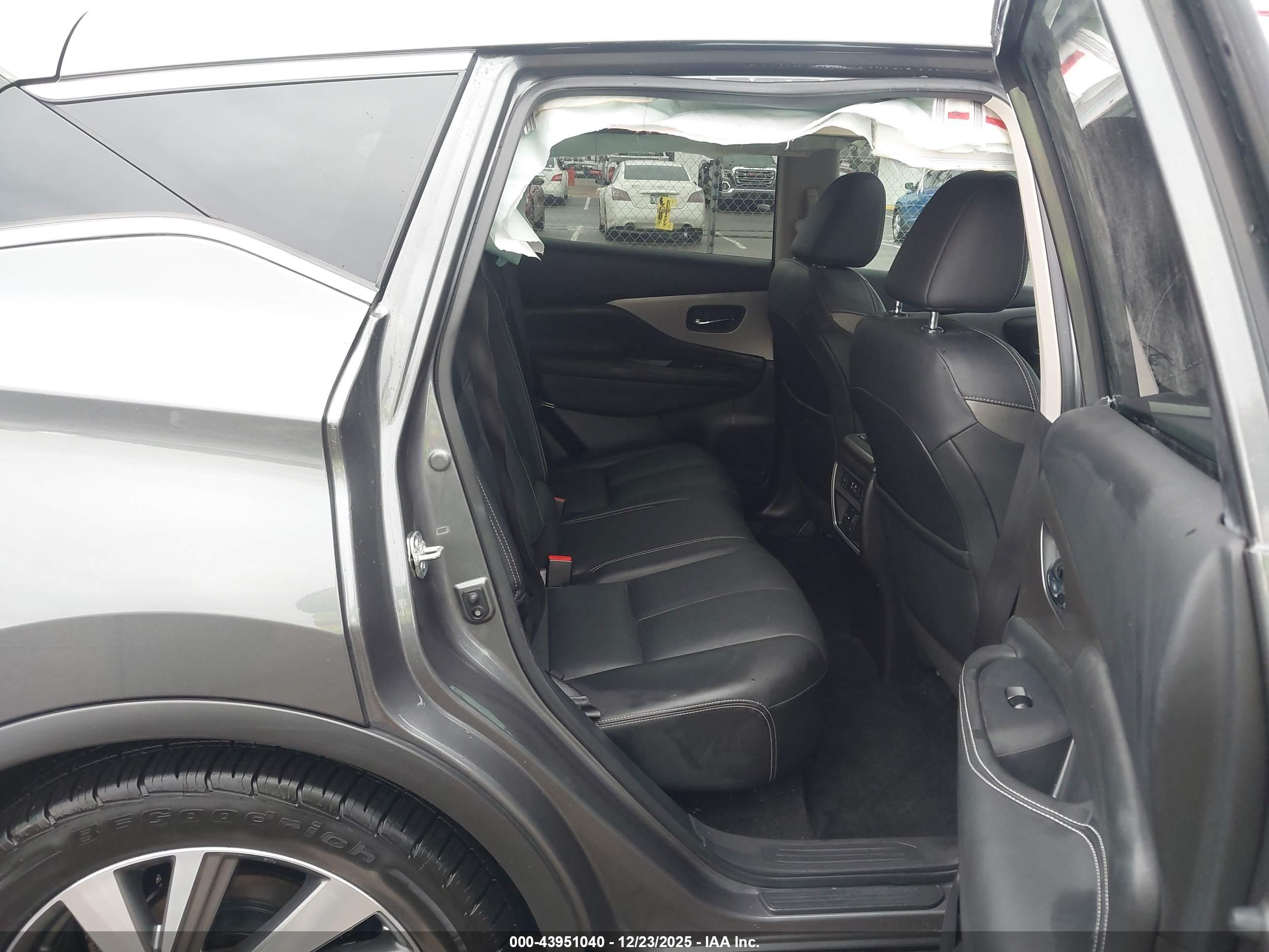 NISSAN MURANO image 8