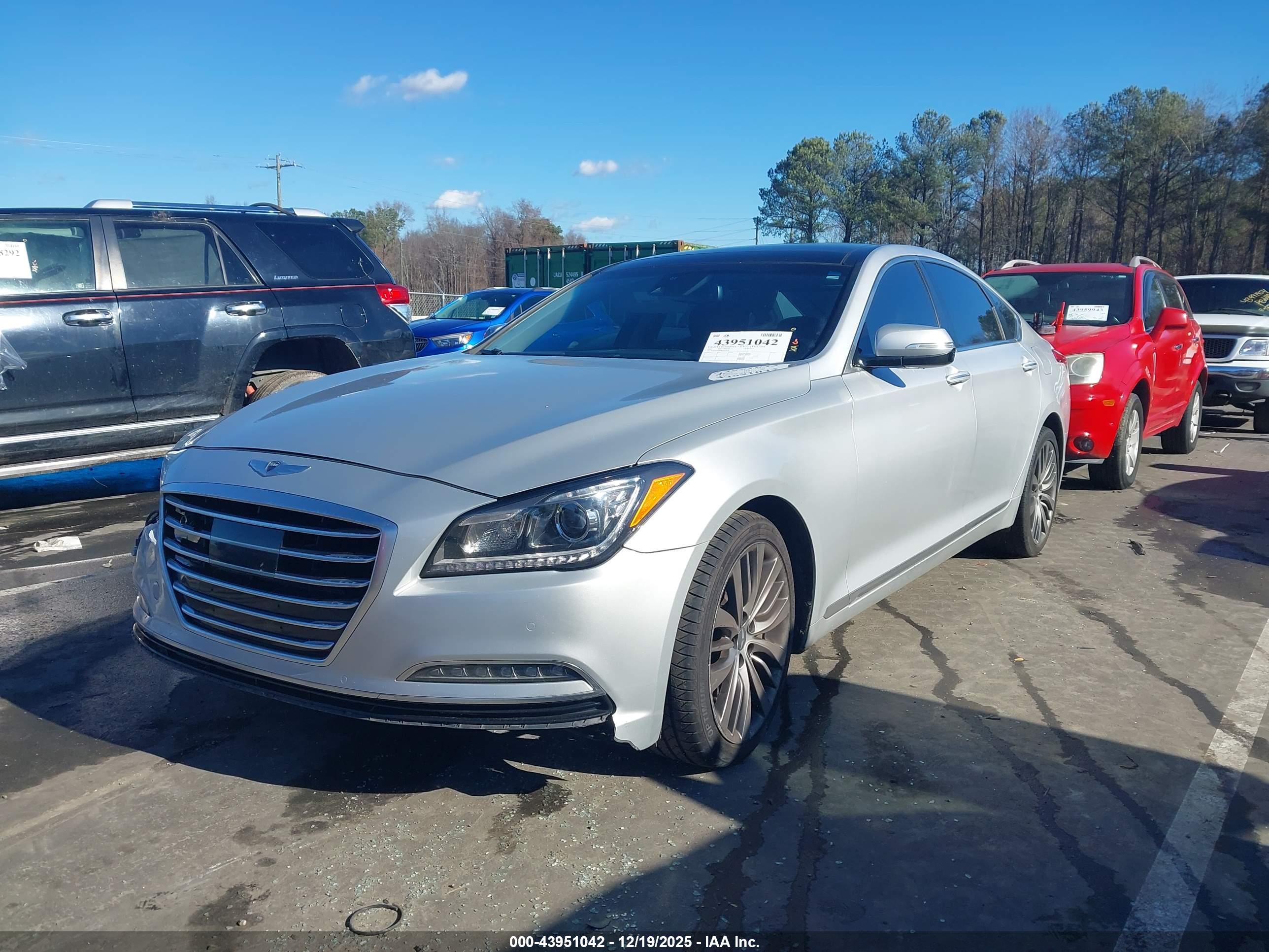 HYUNDAI GENESIS image 2