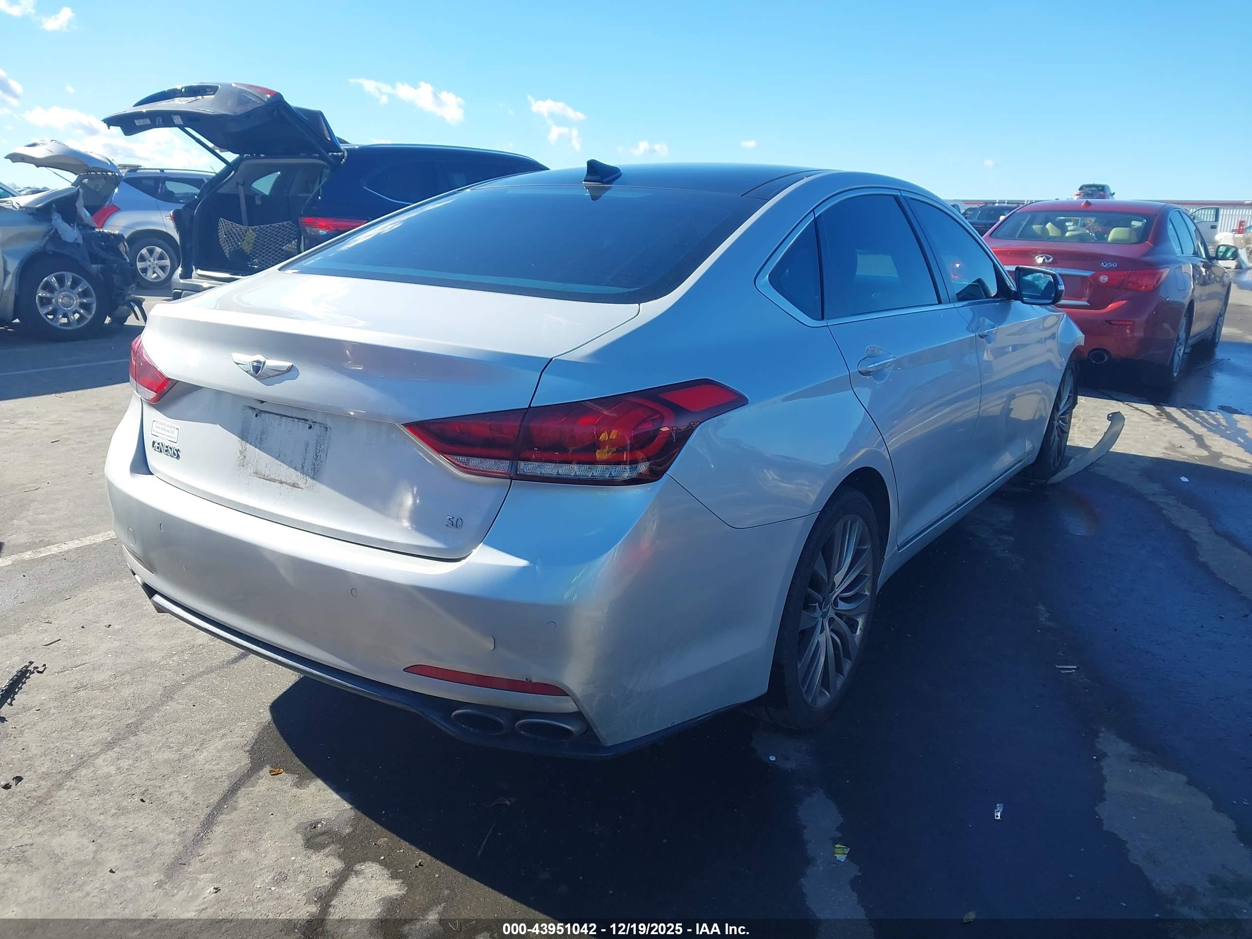 HYUNDAI GENESIS image 4