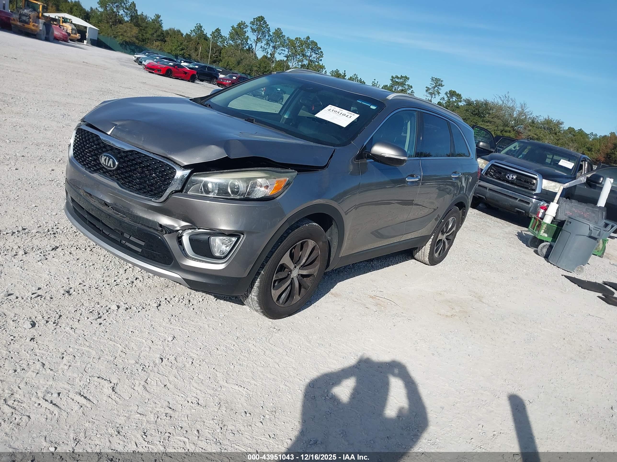 KIA SORENTO image 2