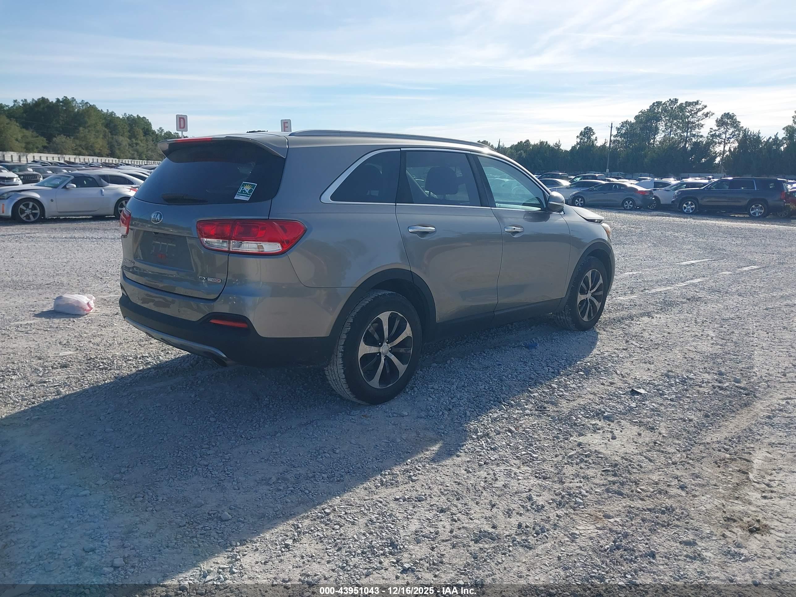 KIA SORENTO image 4