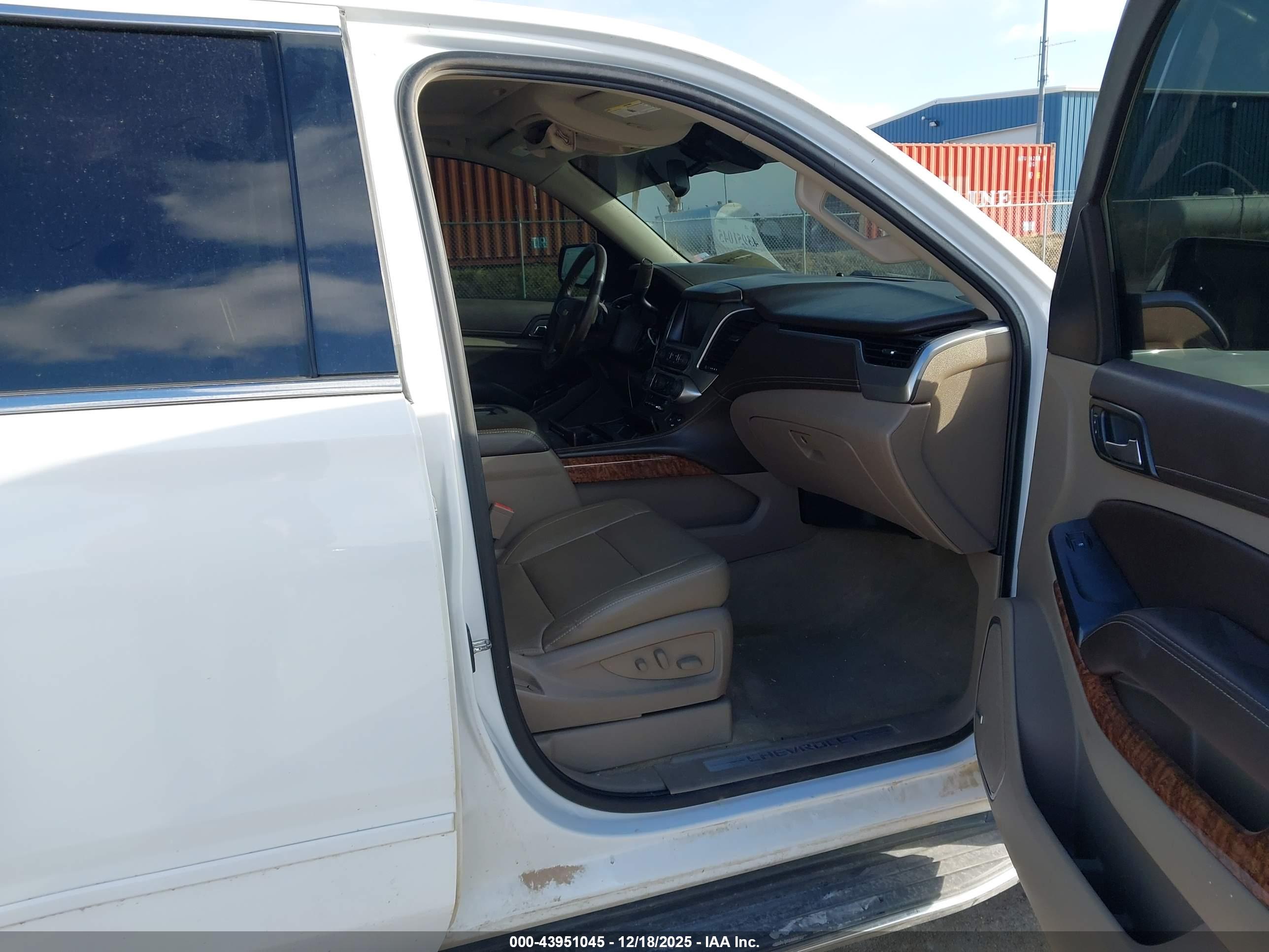 CHEVROLET TAHOE image 5