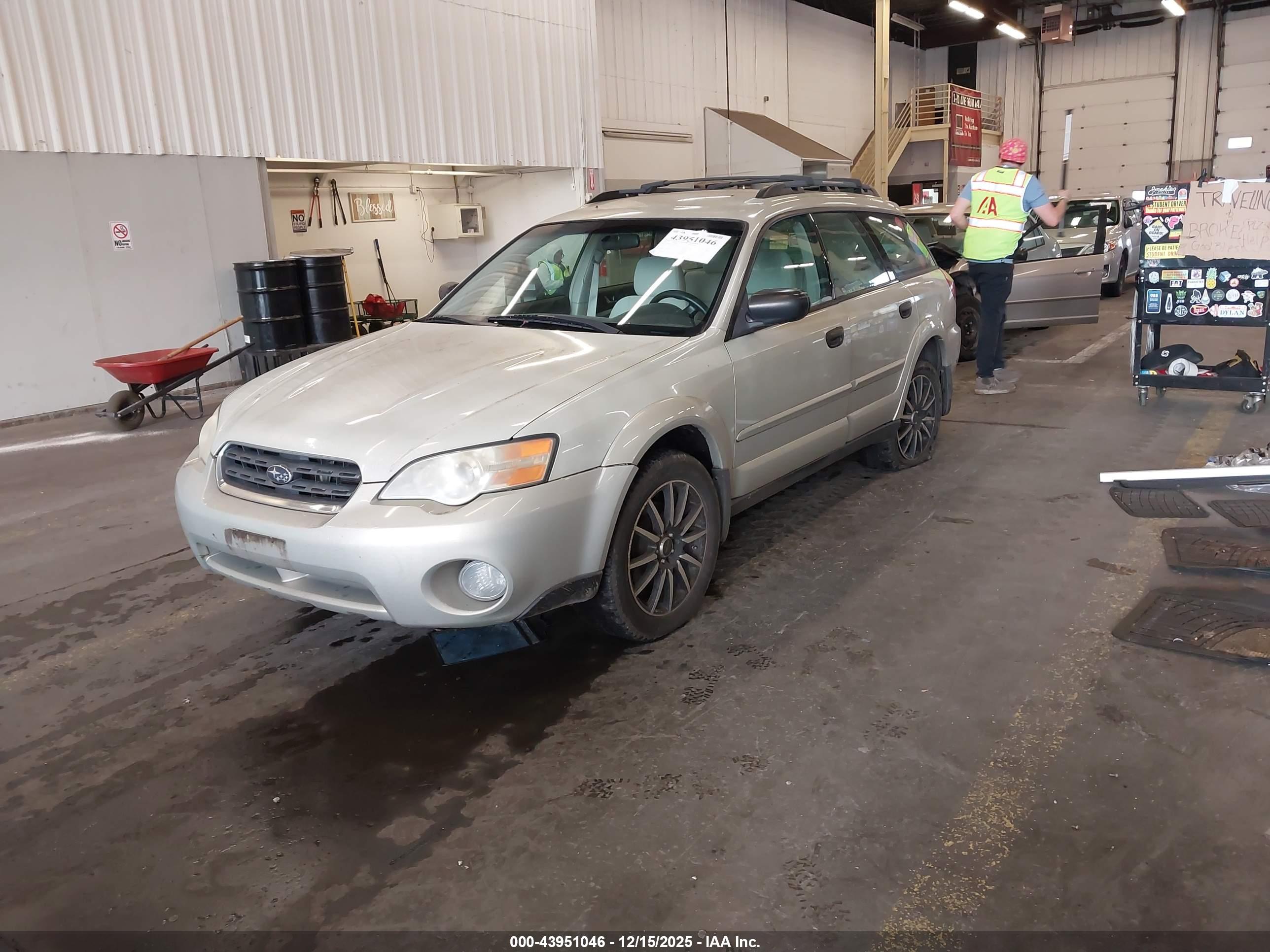 SUBARU OUTBACK image 2