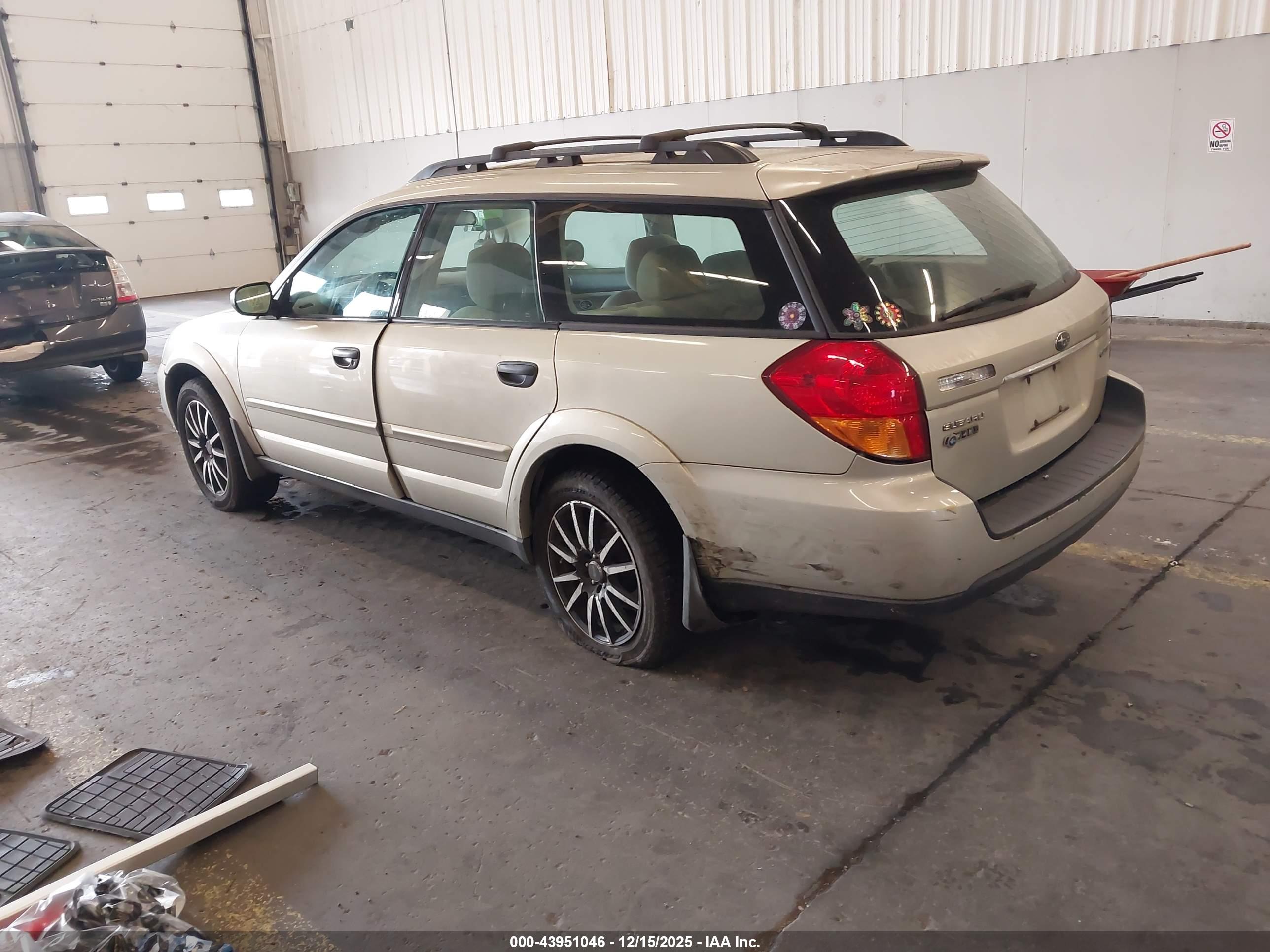 SUBARU OUTBACK image 3