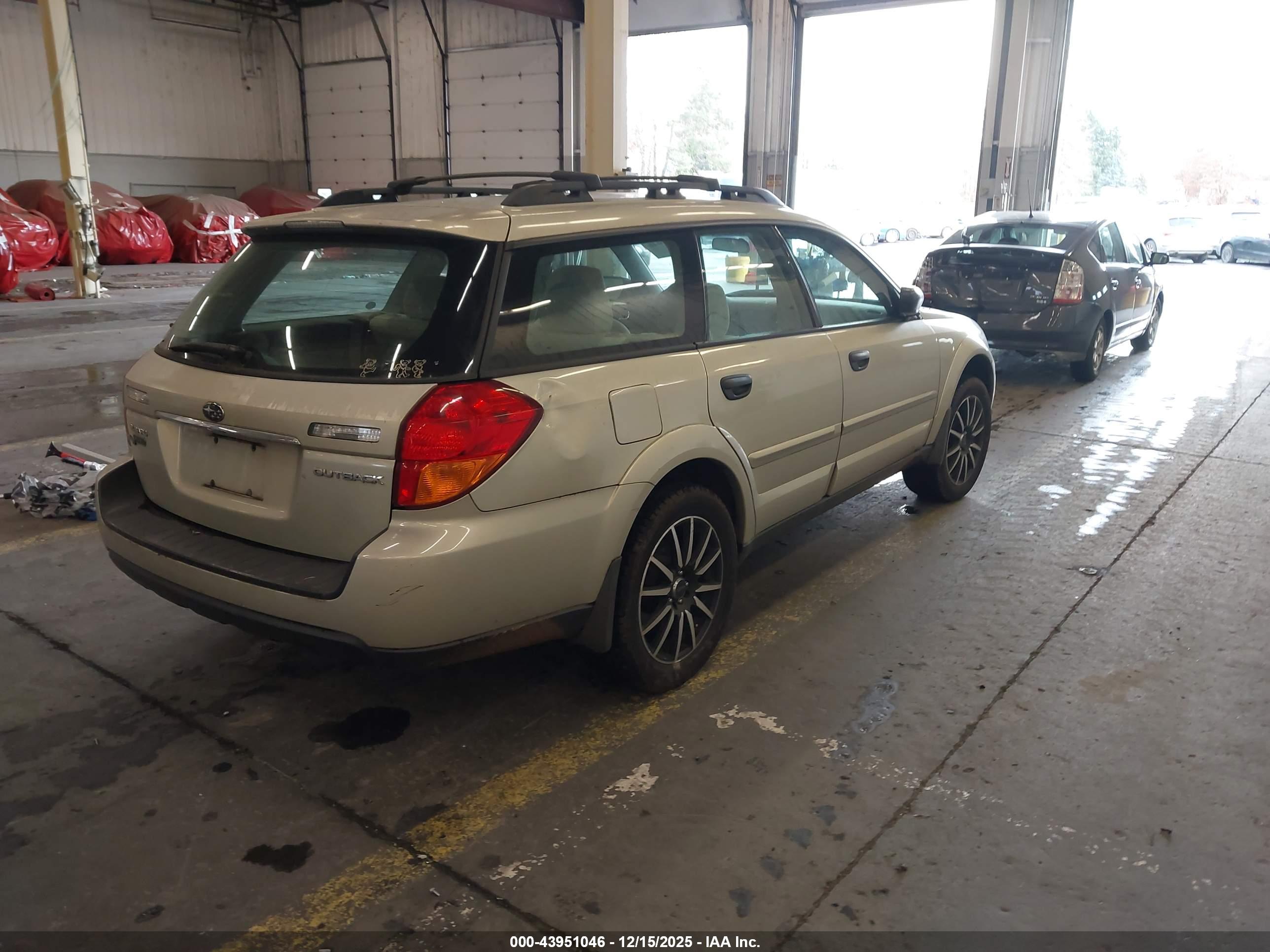 SUBARU OUTBACK image 4
