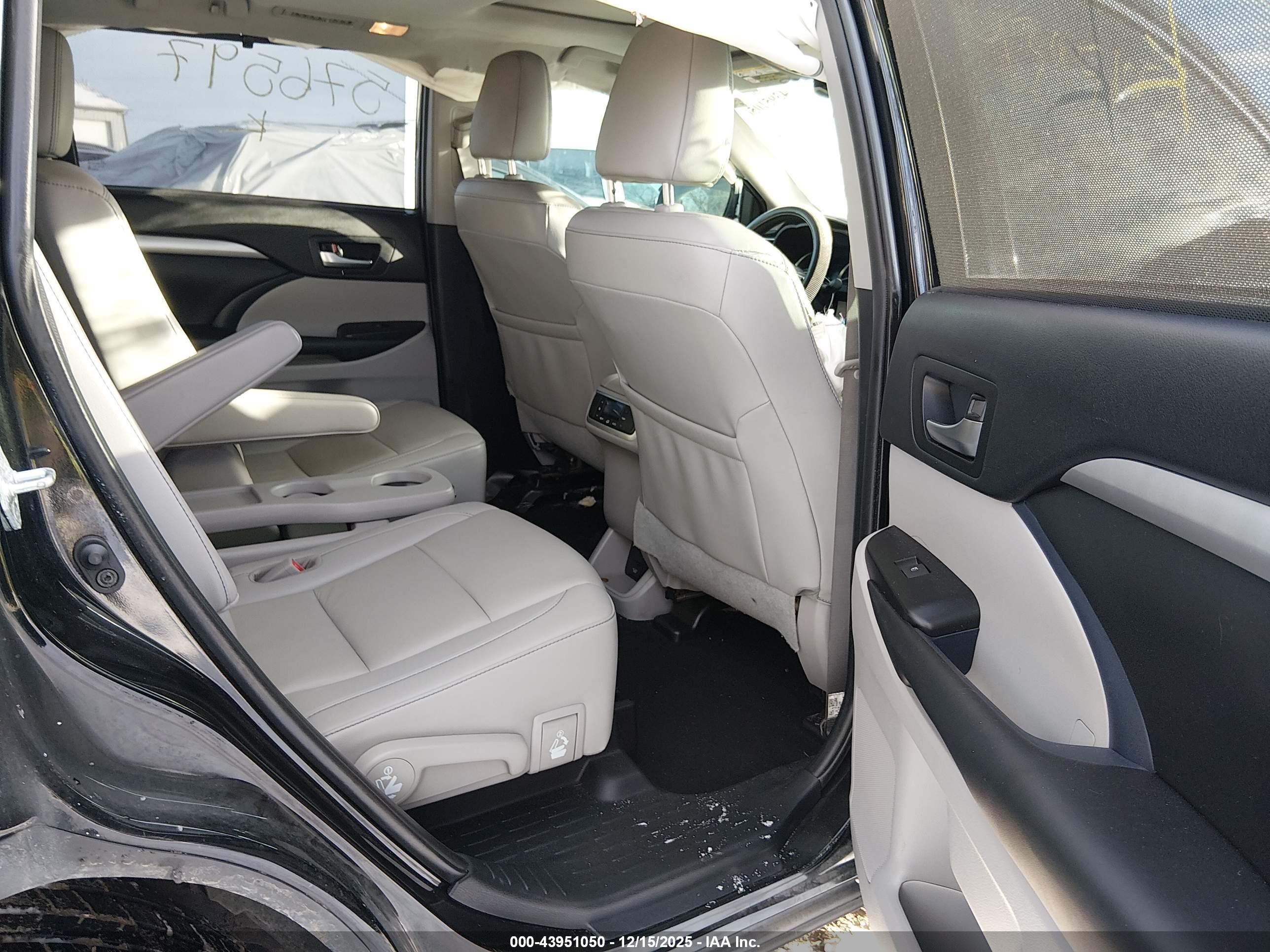 TOYOTA HIGHLANDER image 8
