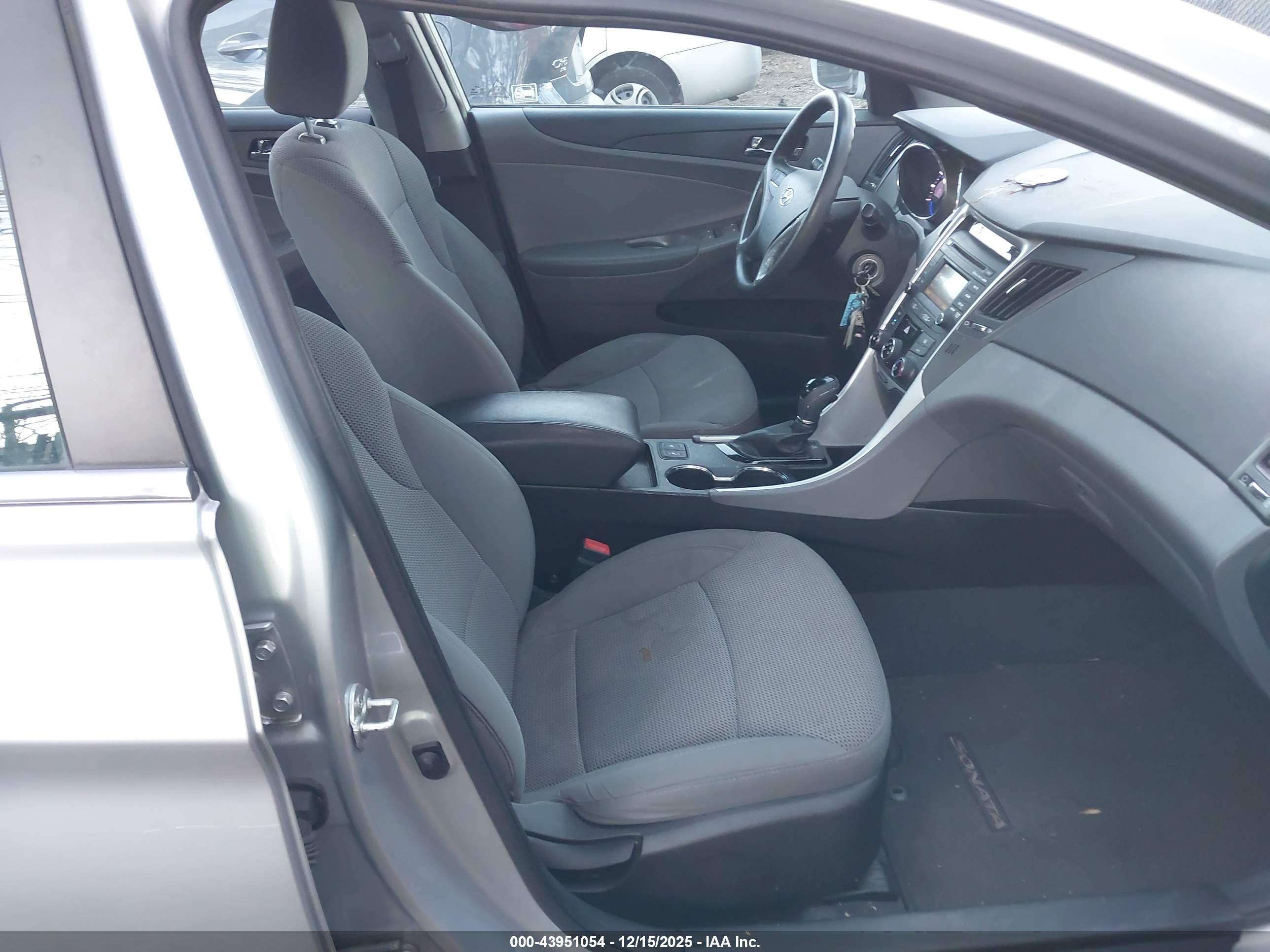 HYUNDAI SONATA image 5
