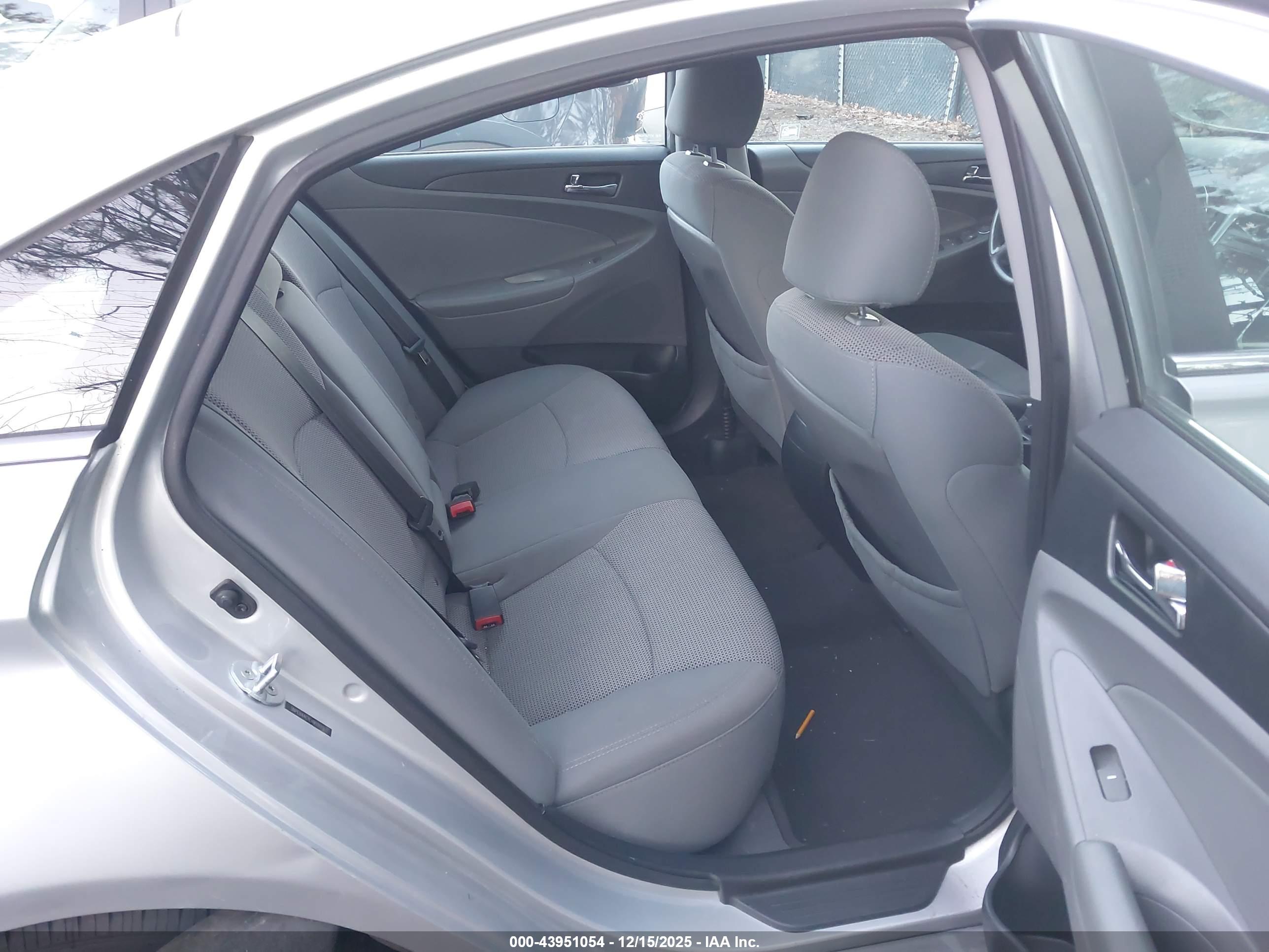 HYUNDAI SONATA image 8