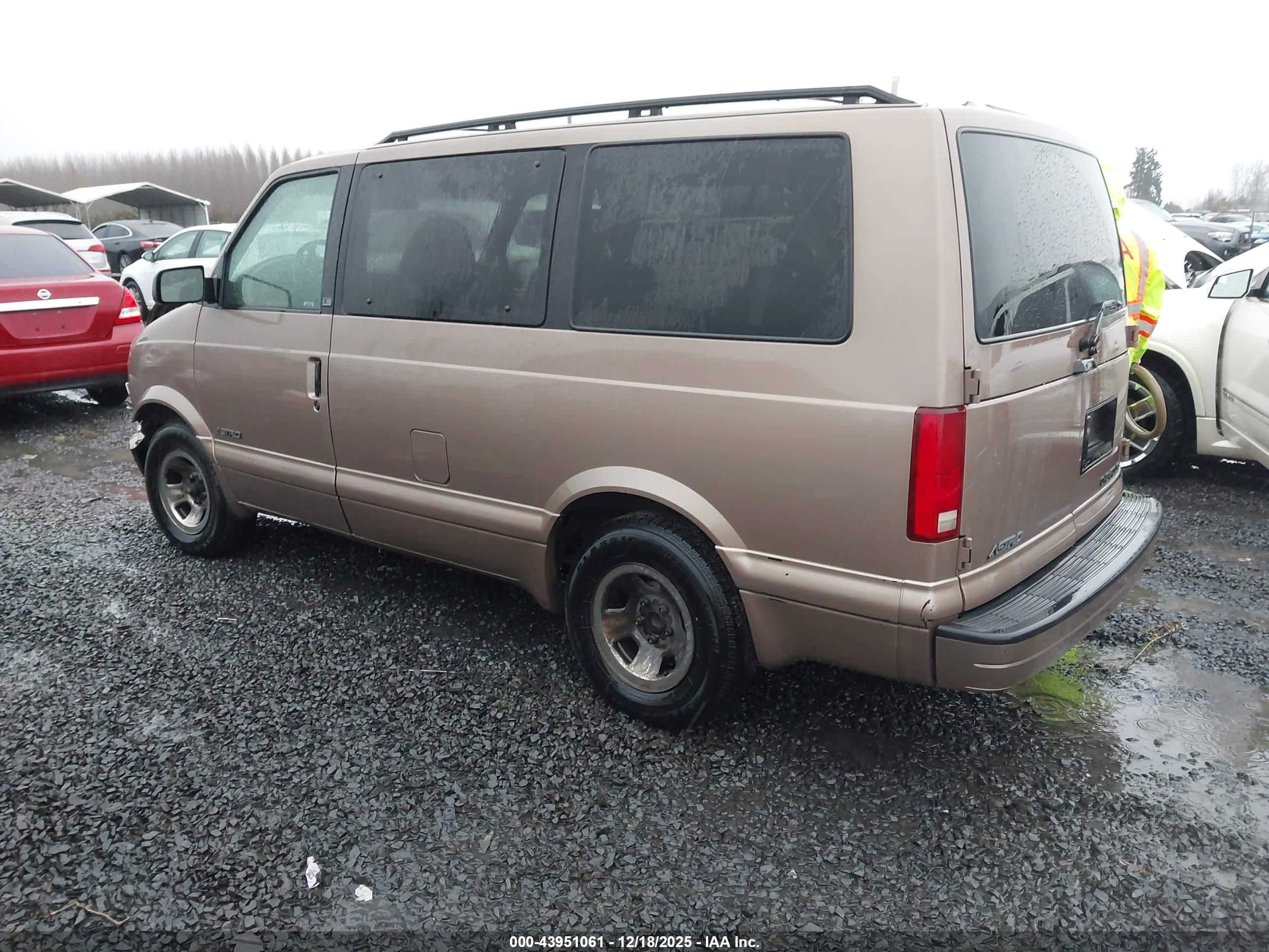 CHEVROLET ASTRO image 3