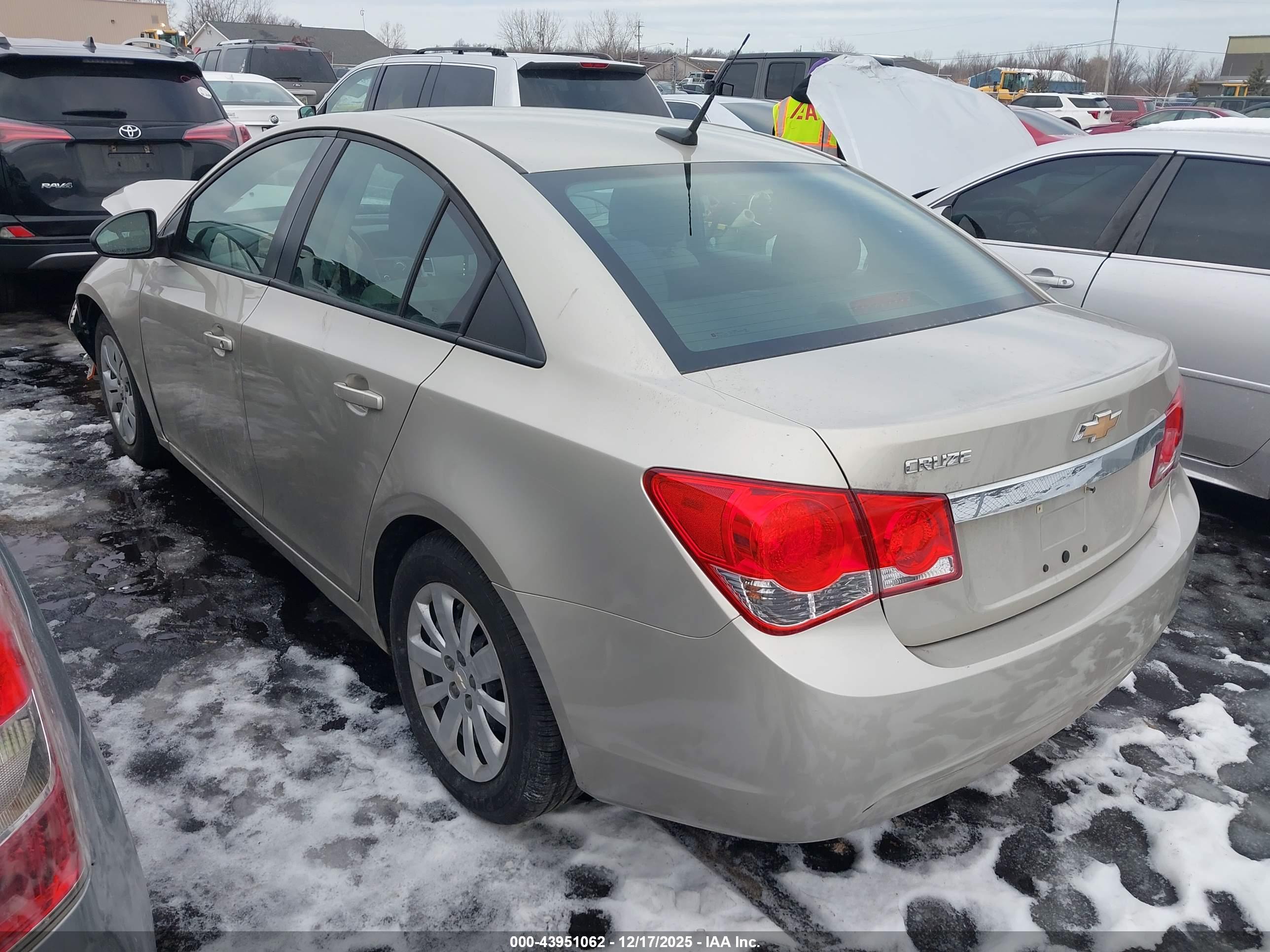 CHEVROLET CRUZE image 3