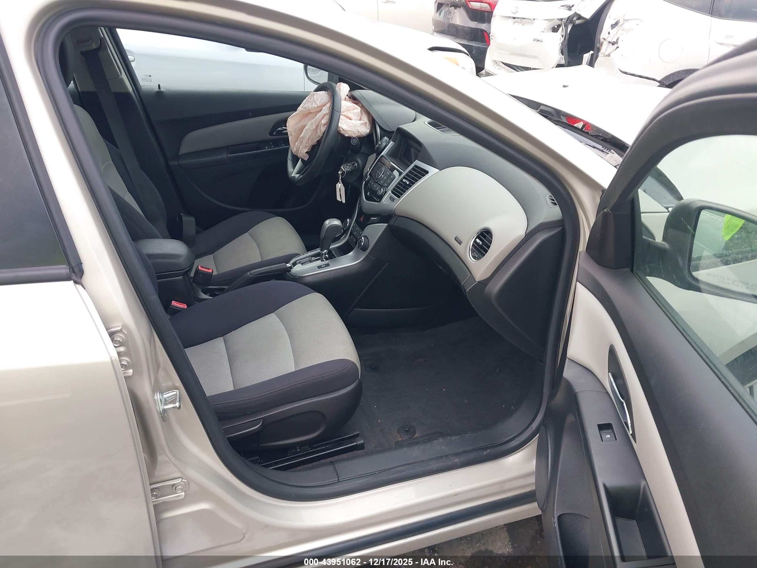 CHEVROLET CRUZE image 5