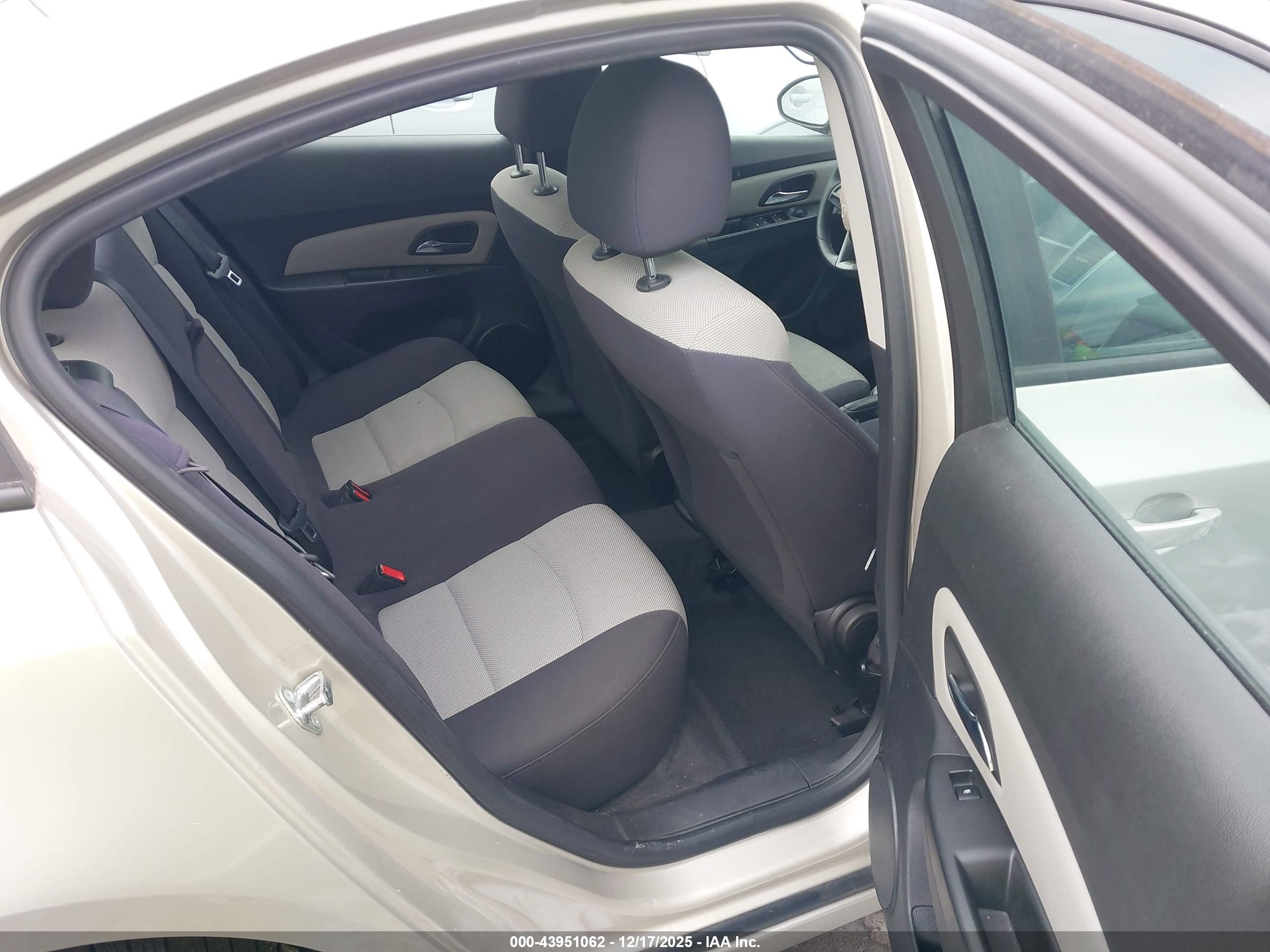 CHEVROLET CRUZE image 8
