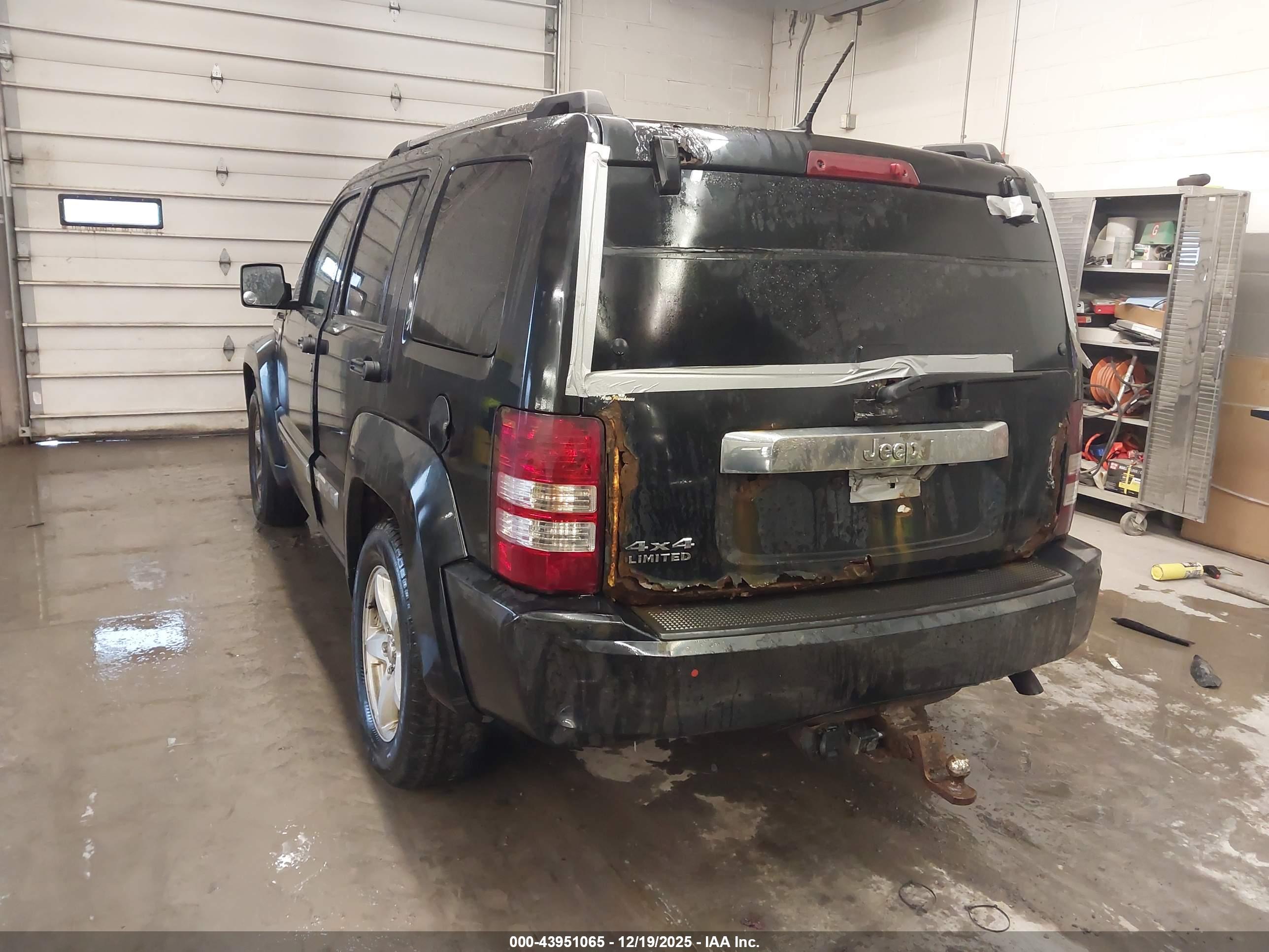 JEEP LIBERTY image 3