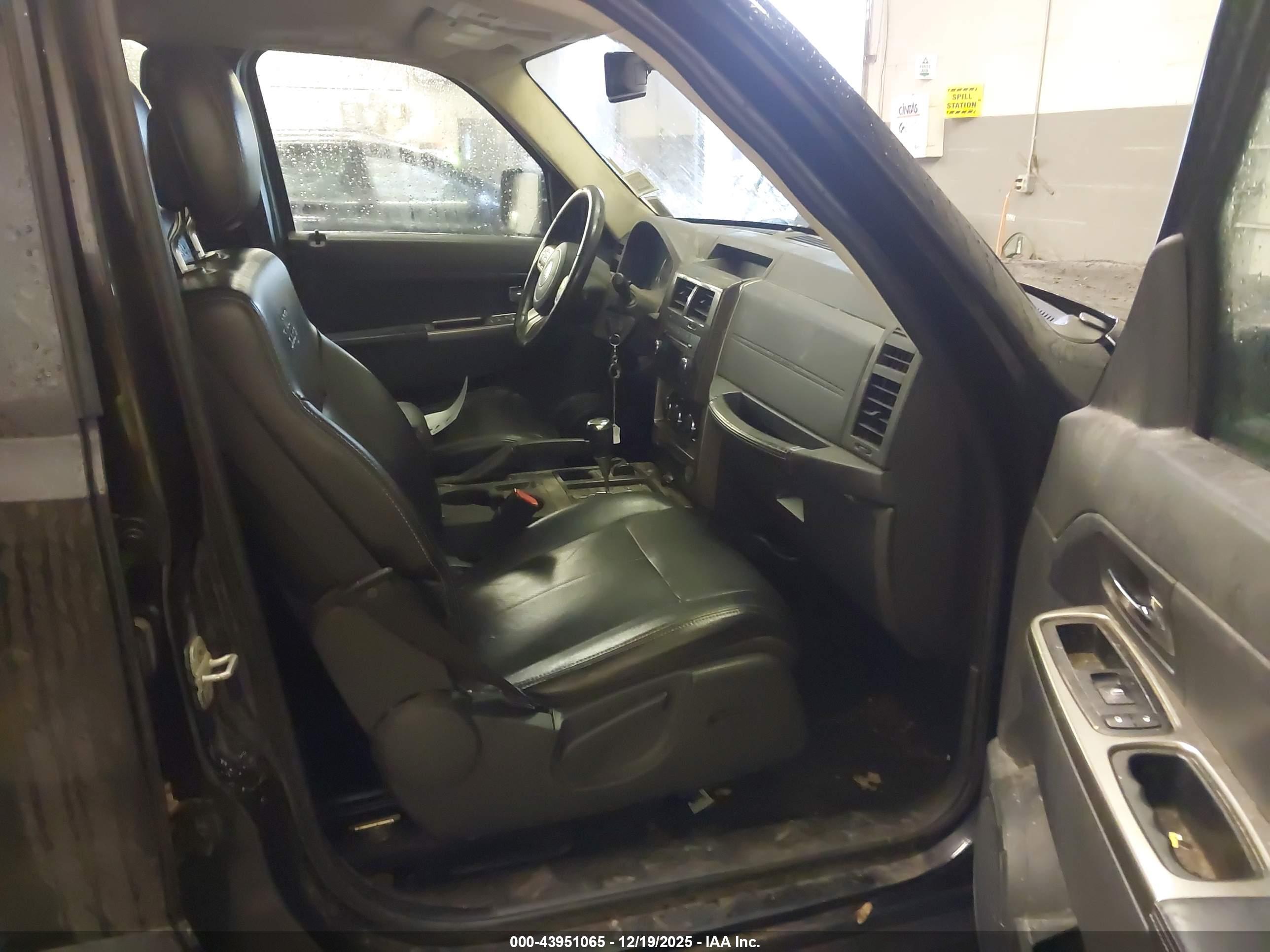 JEEP LIBERTY image 5