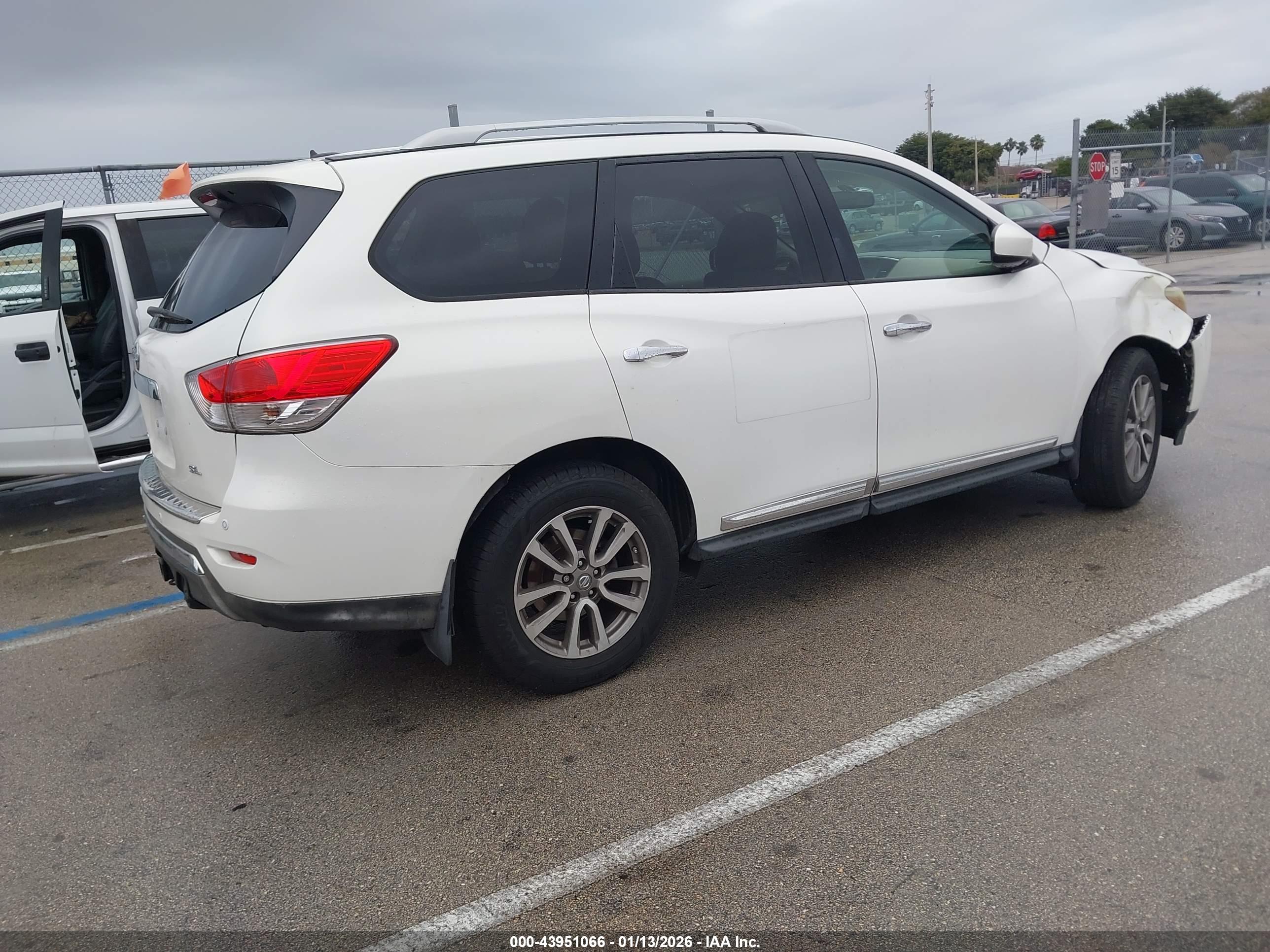 NISSAN PATHFINDER image 4
