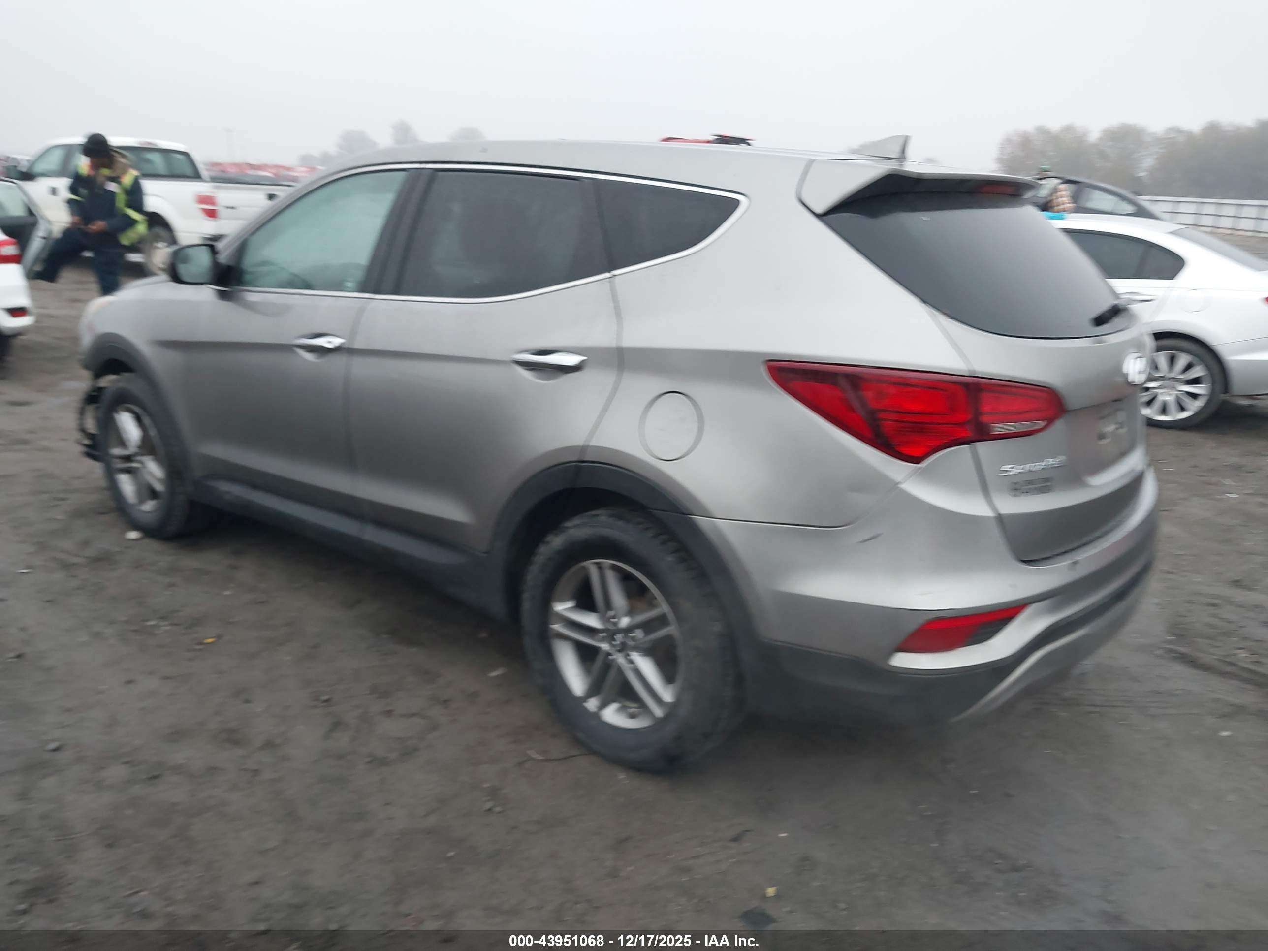 HYUNDAI SANTA image 3
