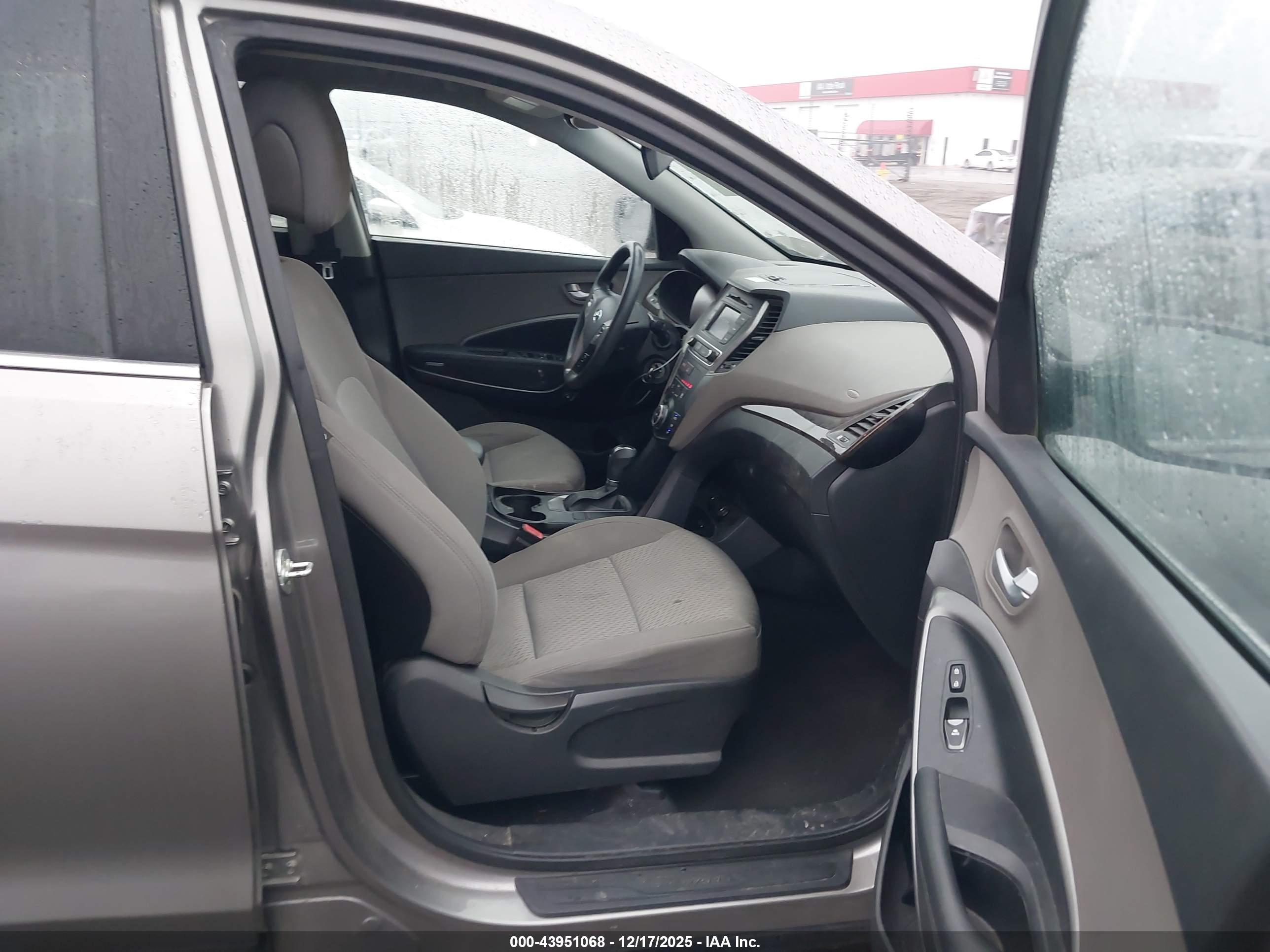 HYUNDAI SANTA image 5