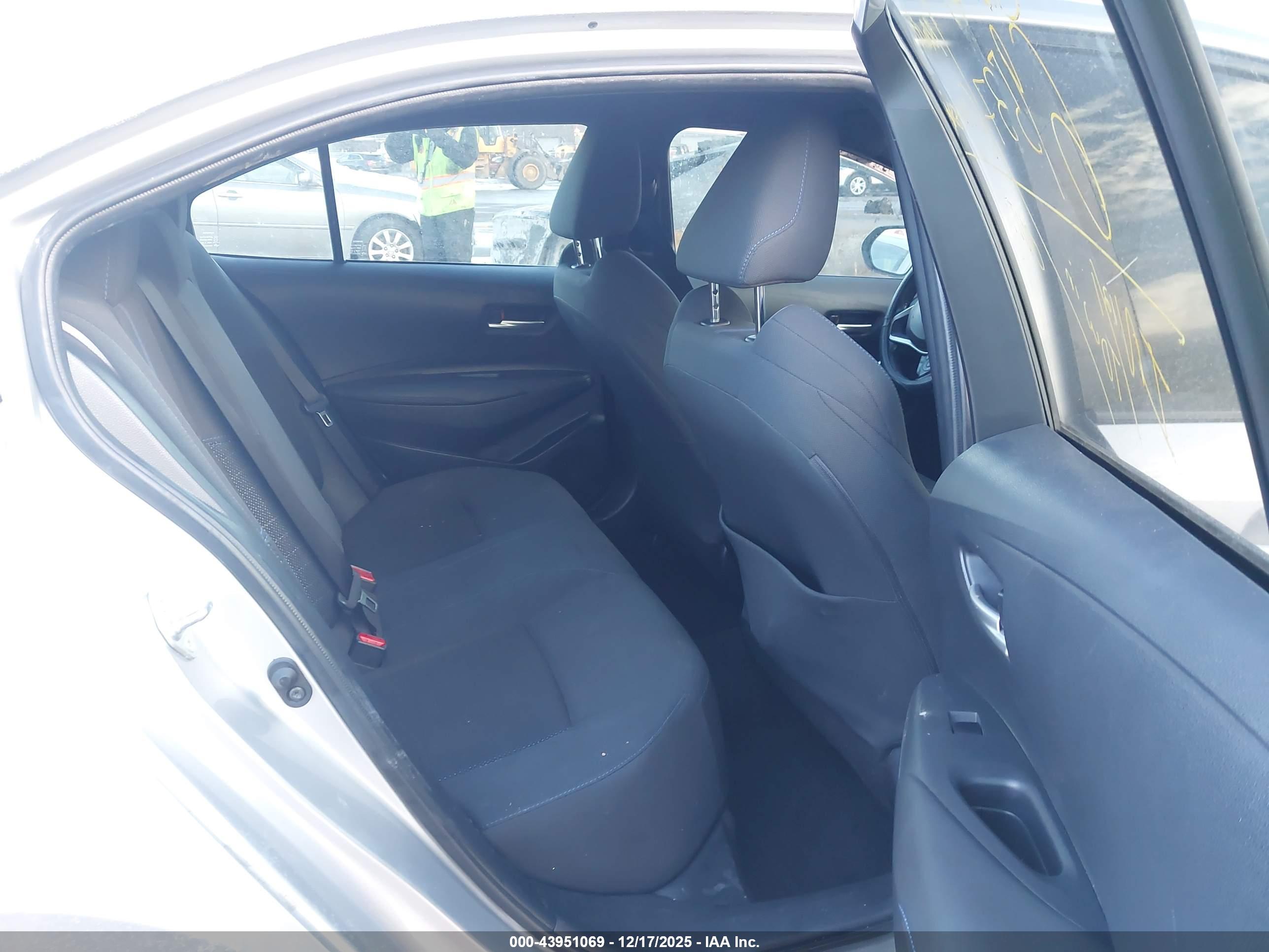 TOYOTA COROLLA image 8
