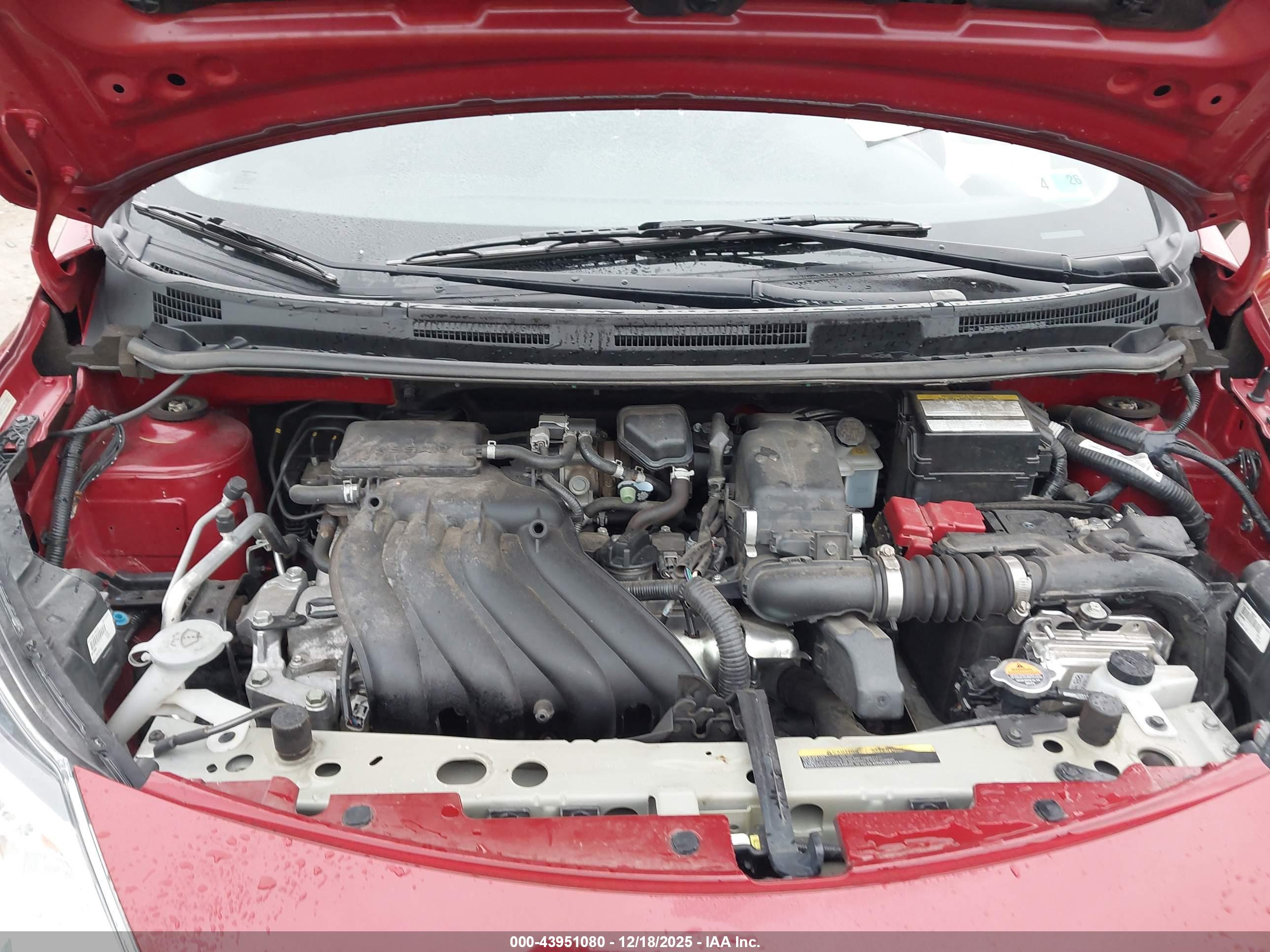 NISSAN VERSA image 10