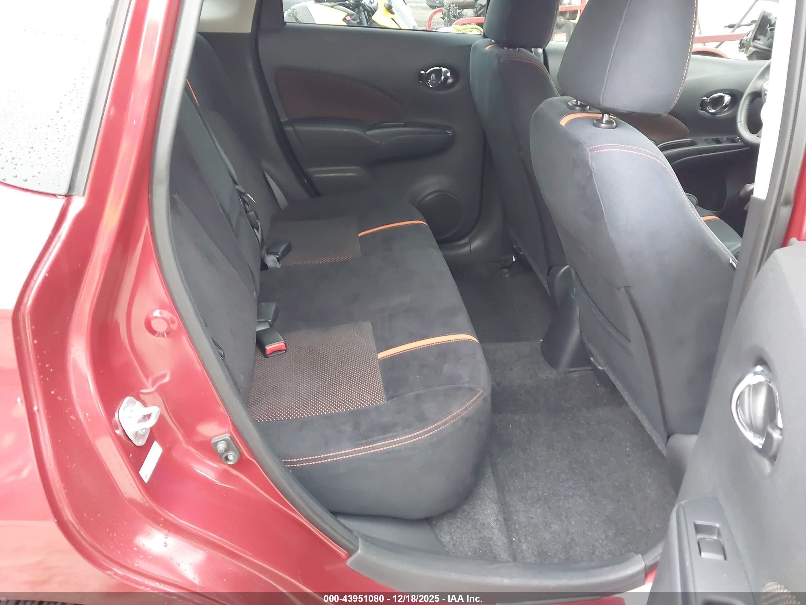 NISSAN VERSA image 8