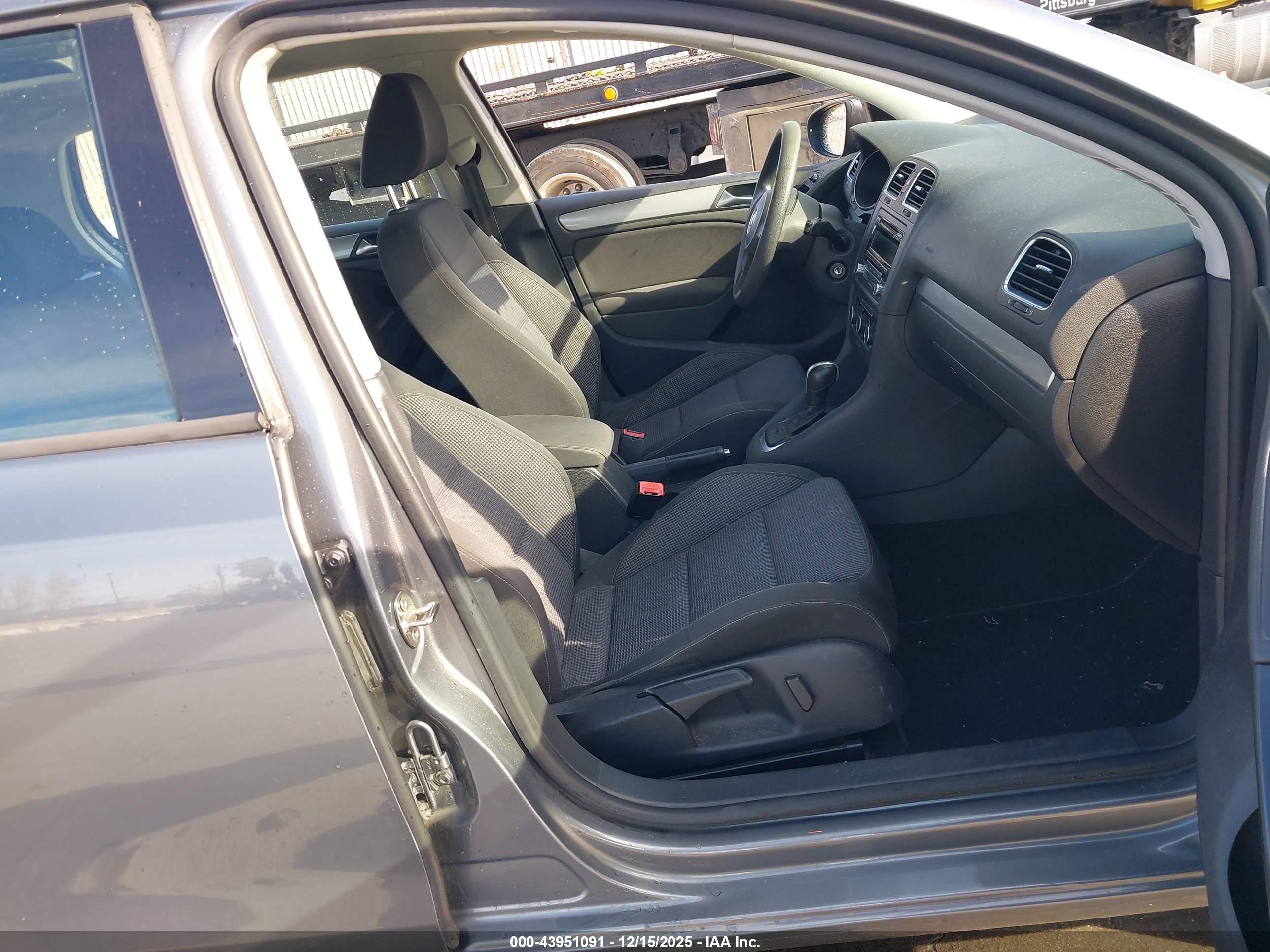 VOLKSWAGEN GOLF image 5