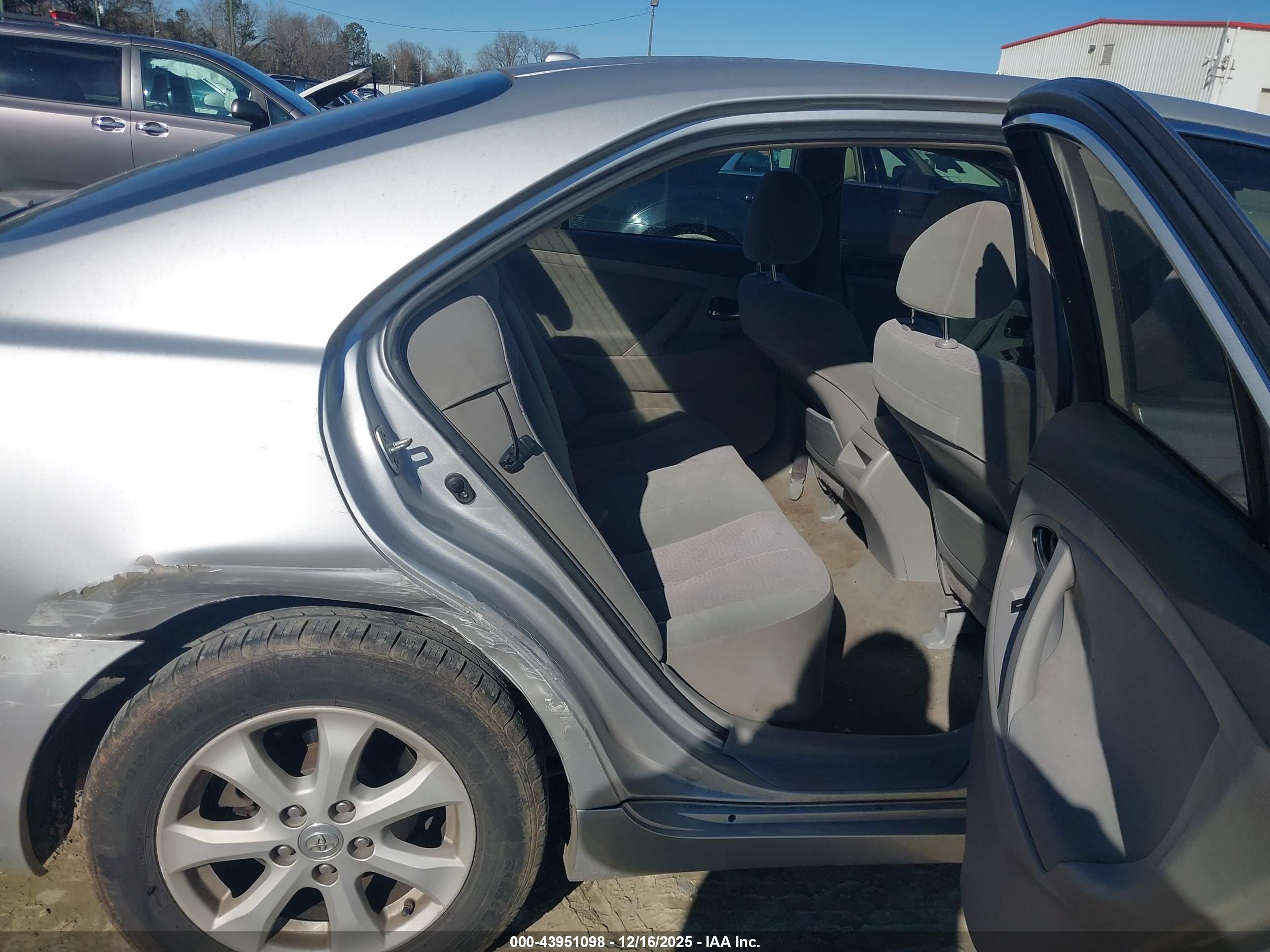 TOYOTA CAMRY image 8