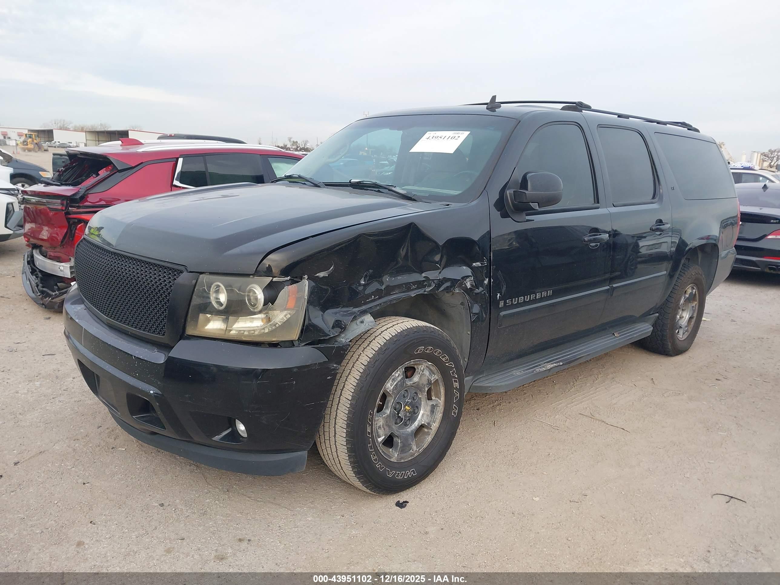 CHEVROLET SUBURBAN image 2