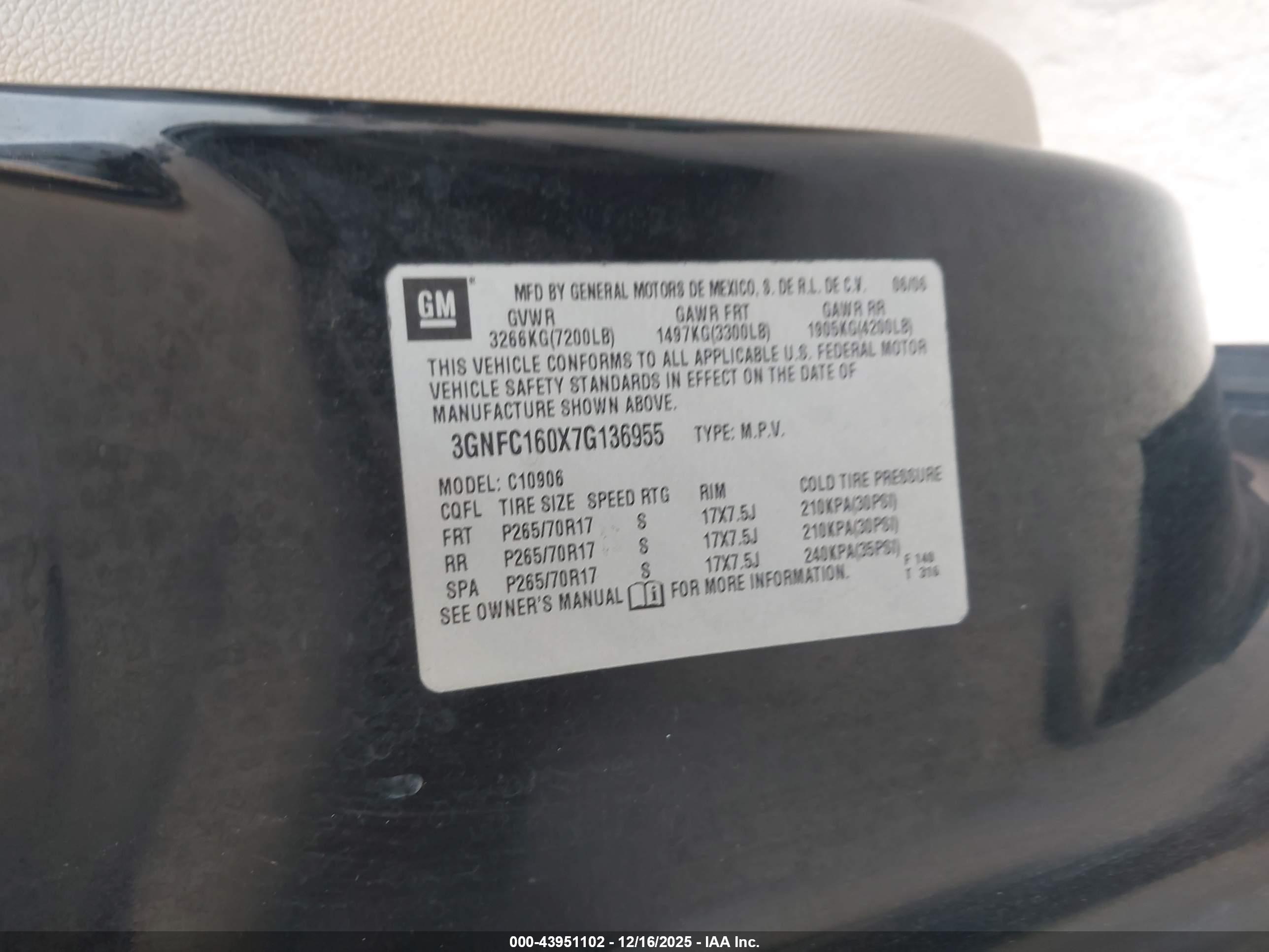 CHEVROLET SUBURBAN image 9
