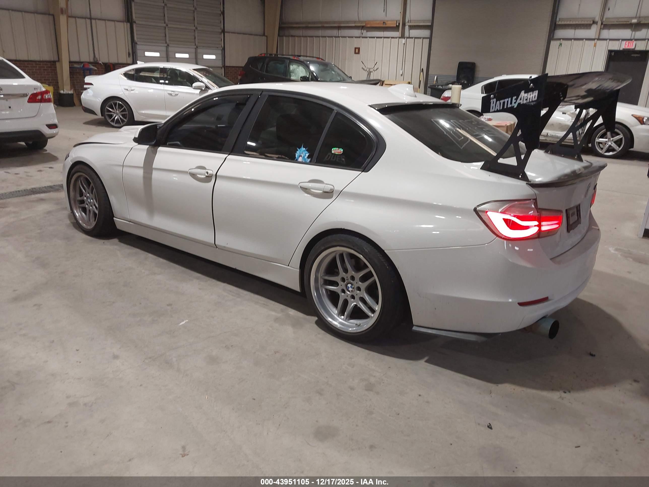 BMW 320I image 3