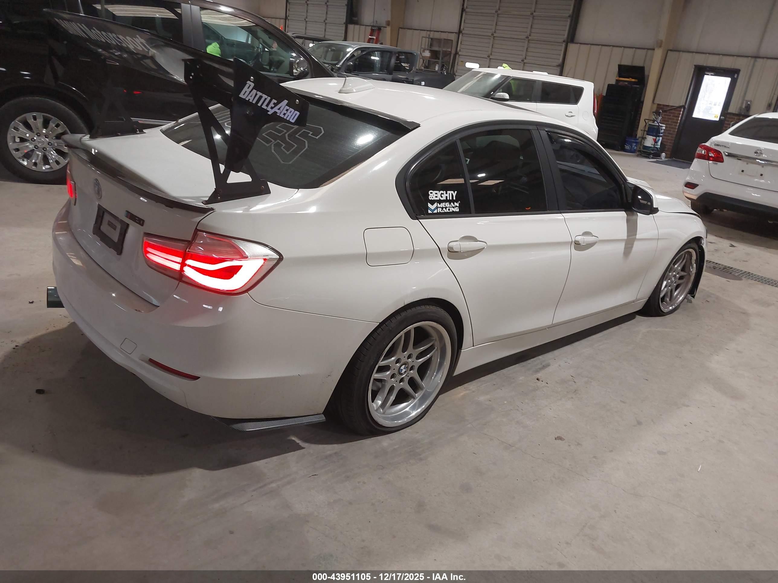 BMW 320I image 4