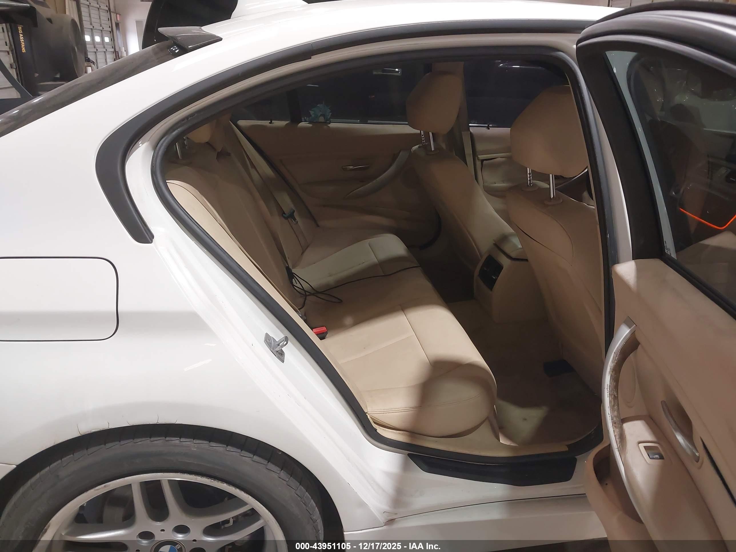 BMW 320I image 8