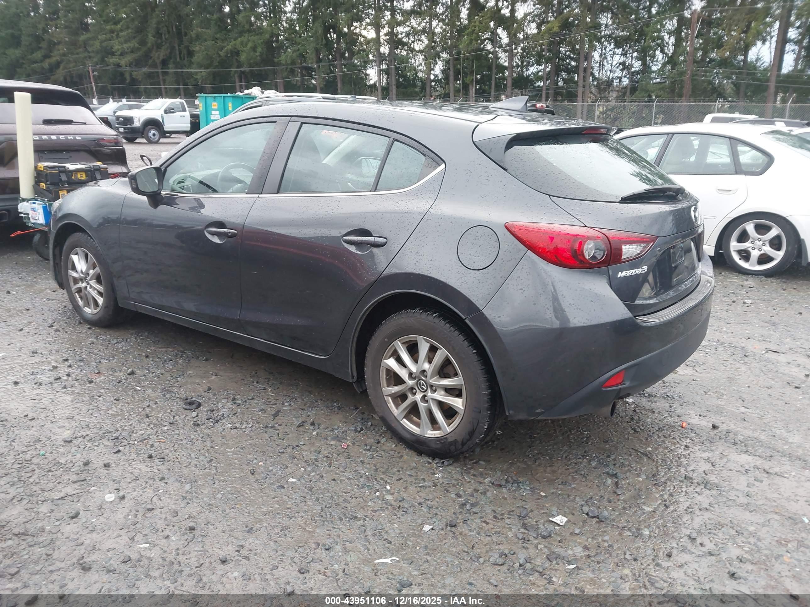 MAZDA MAZDA3 image 3