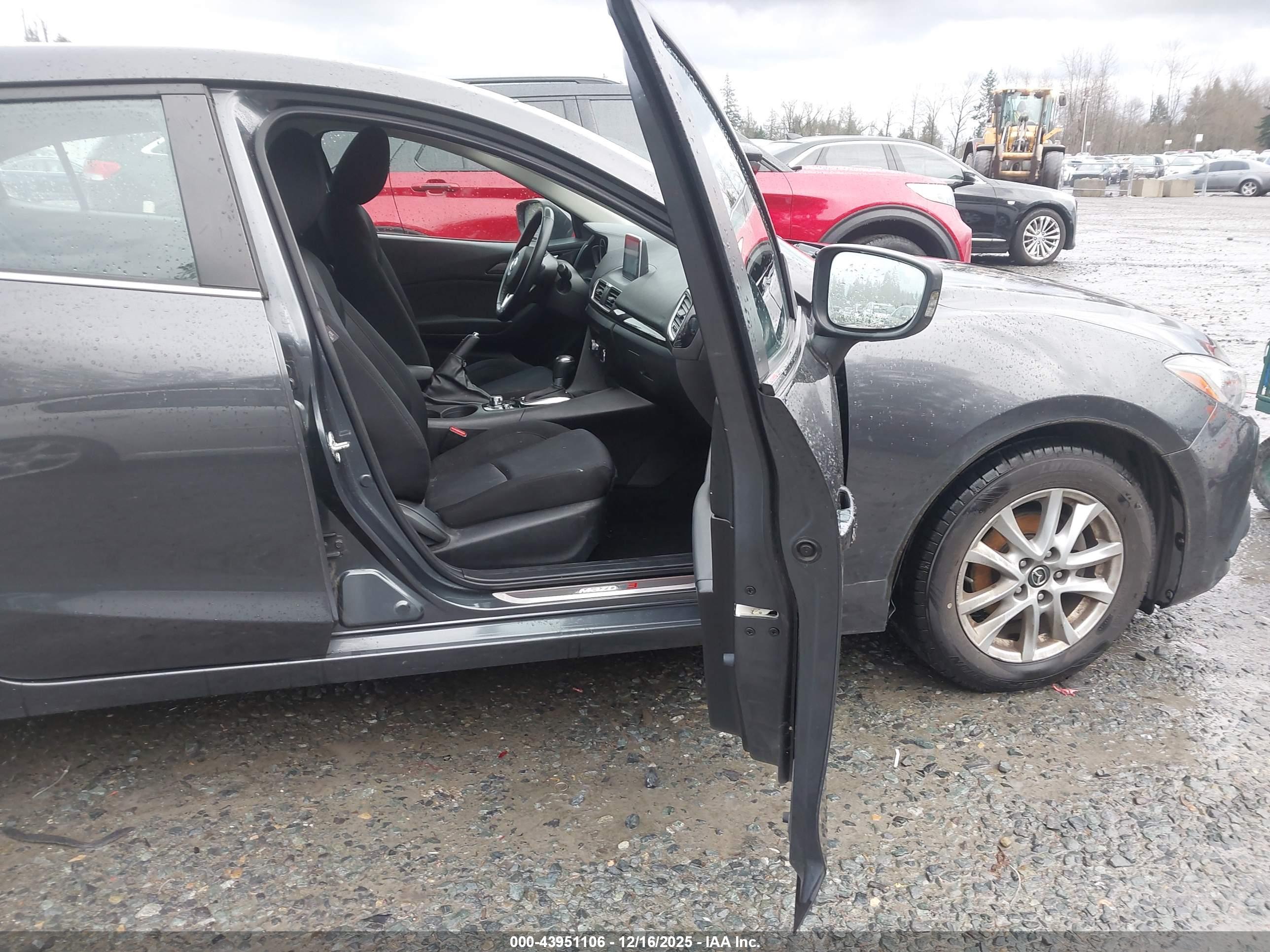 MAZDA MAZDA3 image 5
