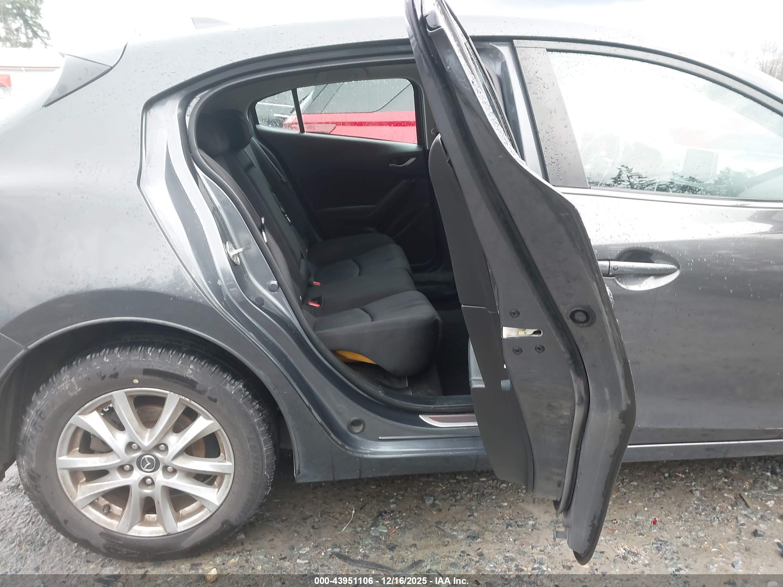 MAZDA MAZDA3 image 8