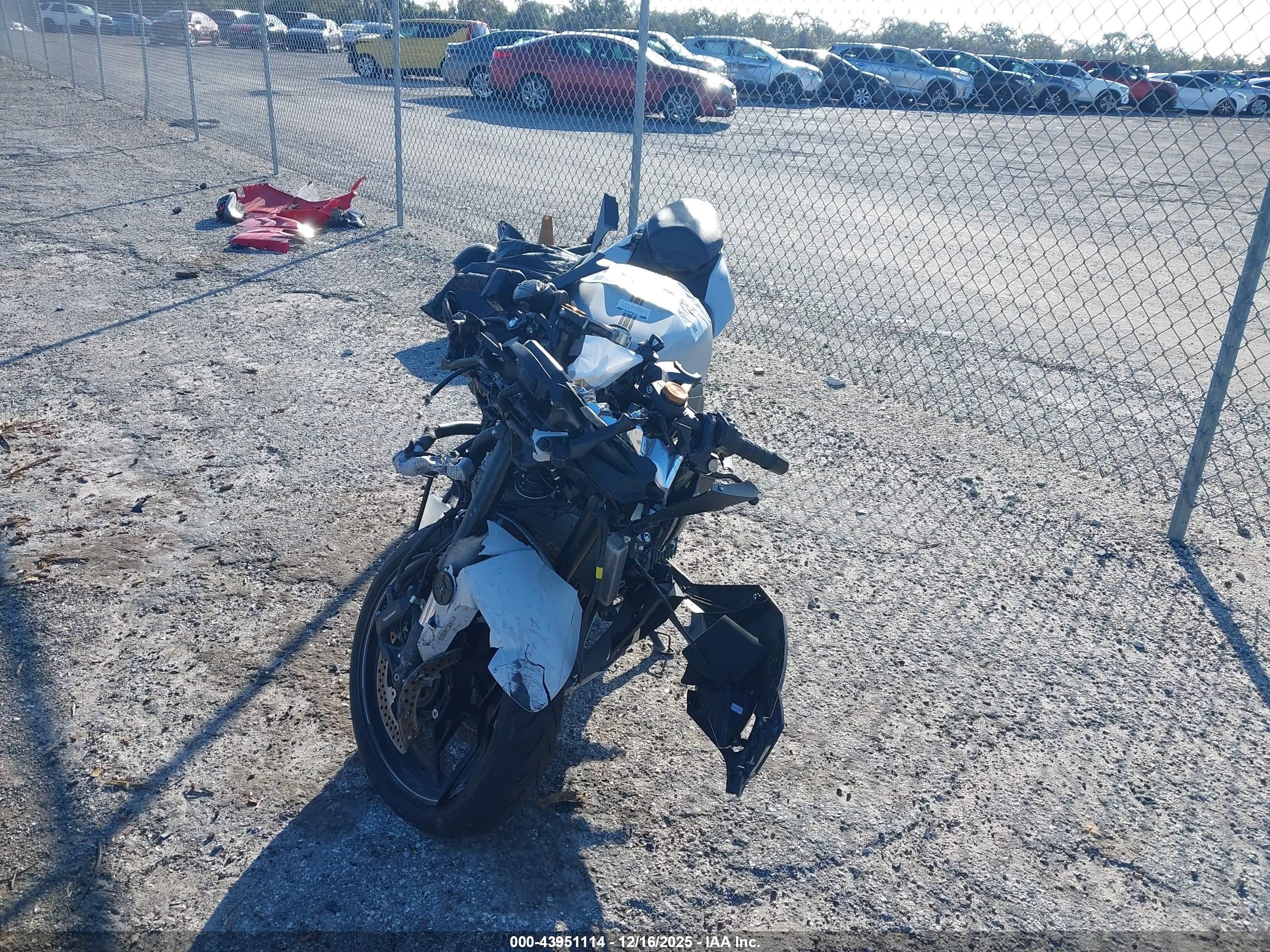 KAWASAKI ZX400 image 5