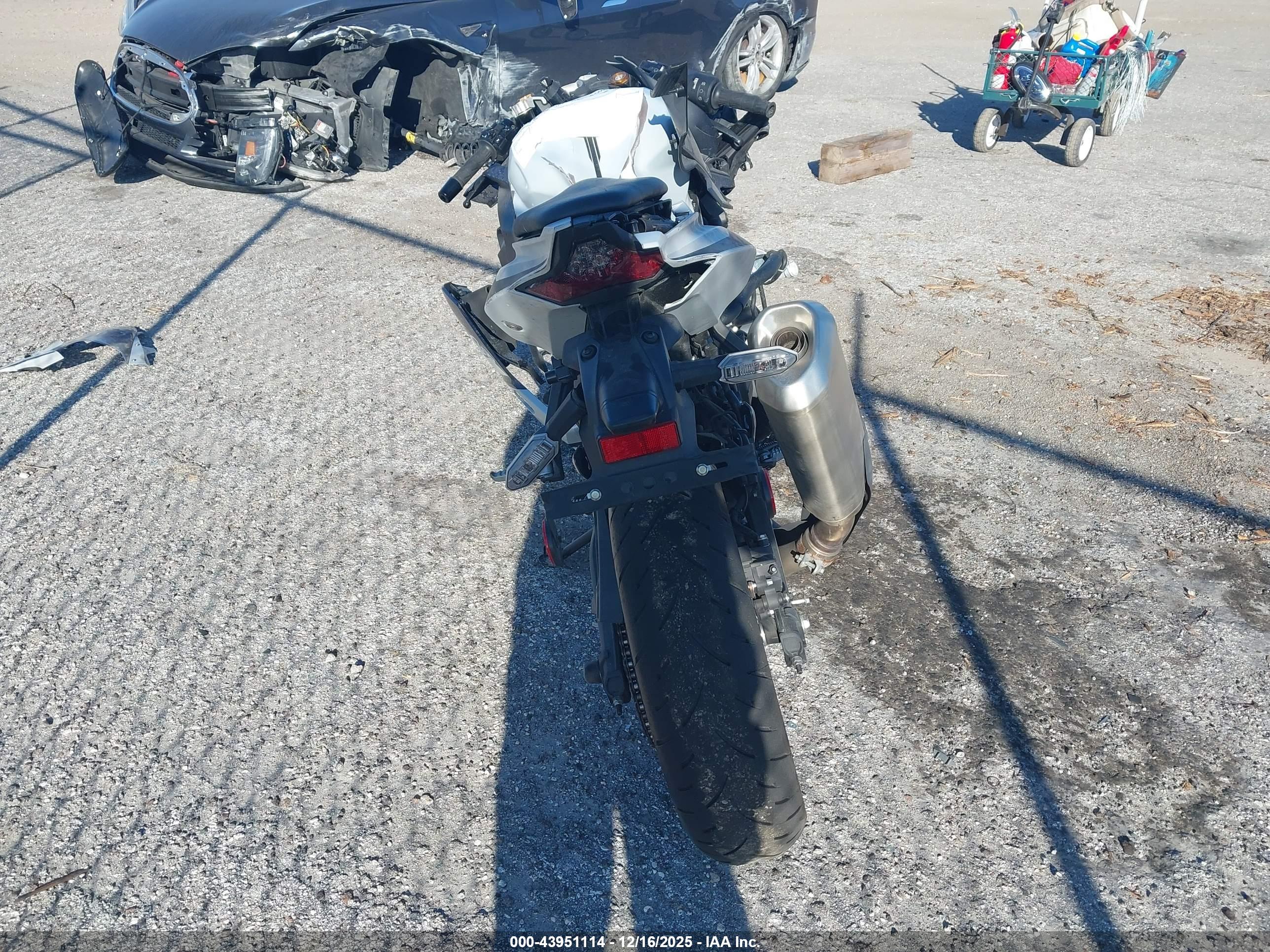 KAWASAKI ZX400 image 6