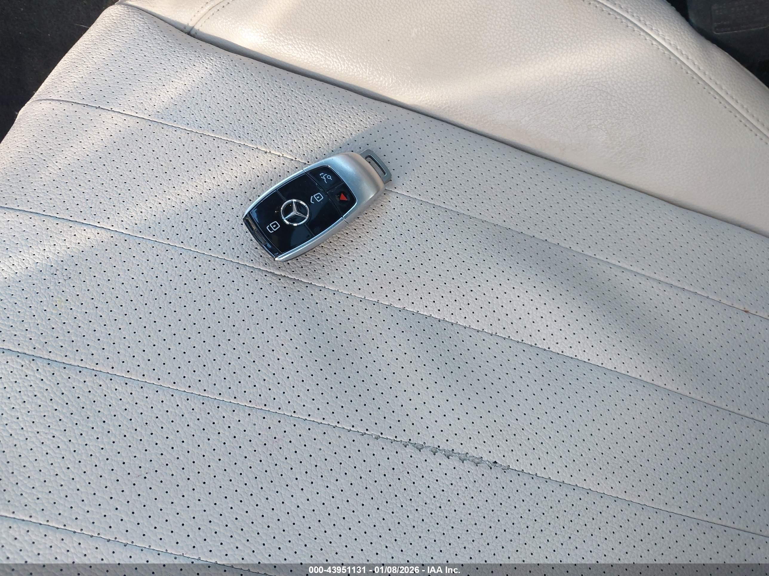 MERCEDES-BENZ E image 11