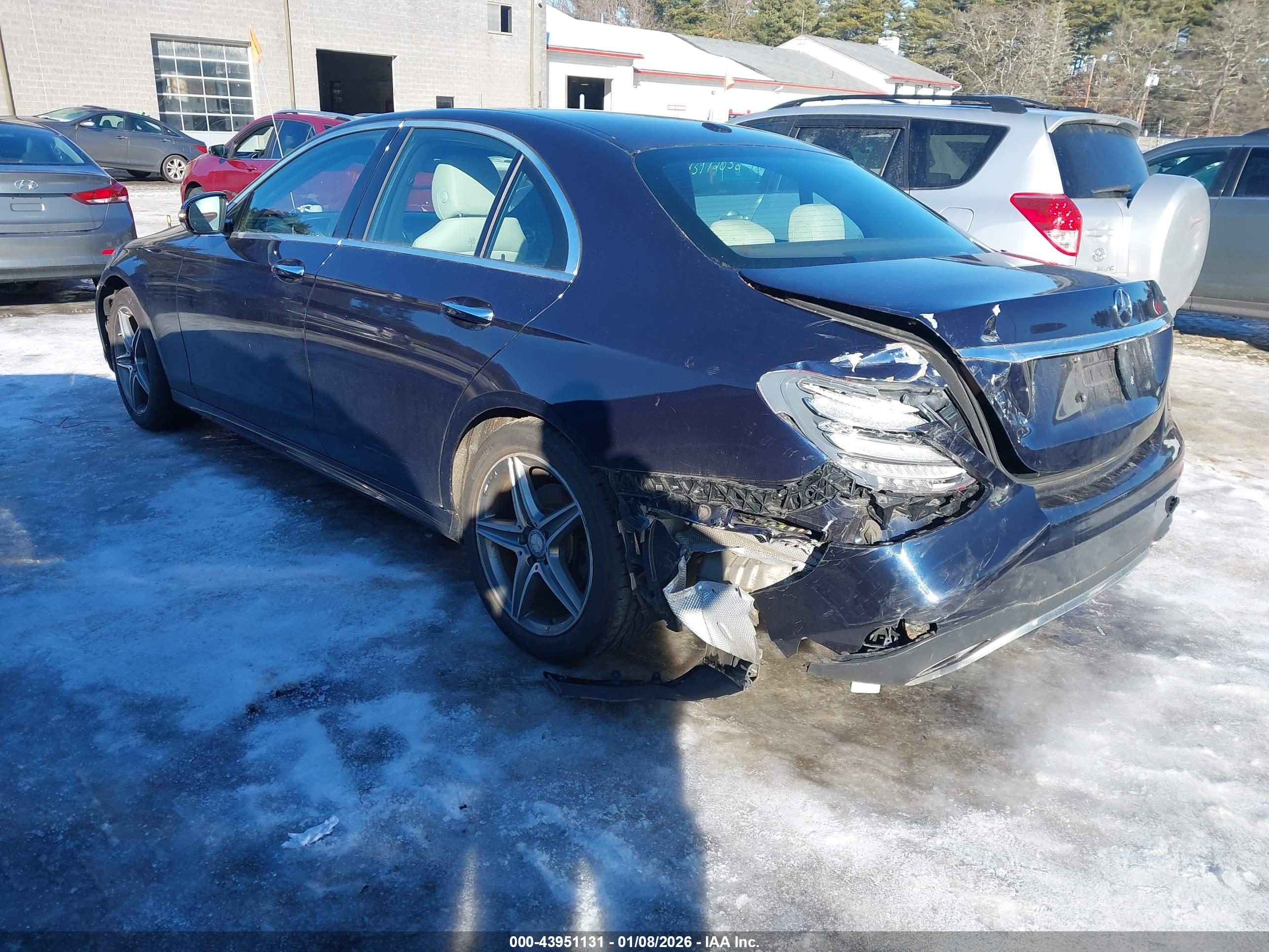 MERCEDES-BENZ E image 3