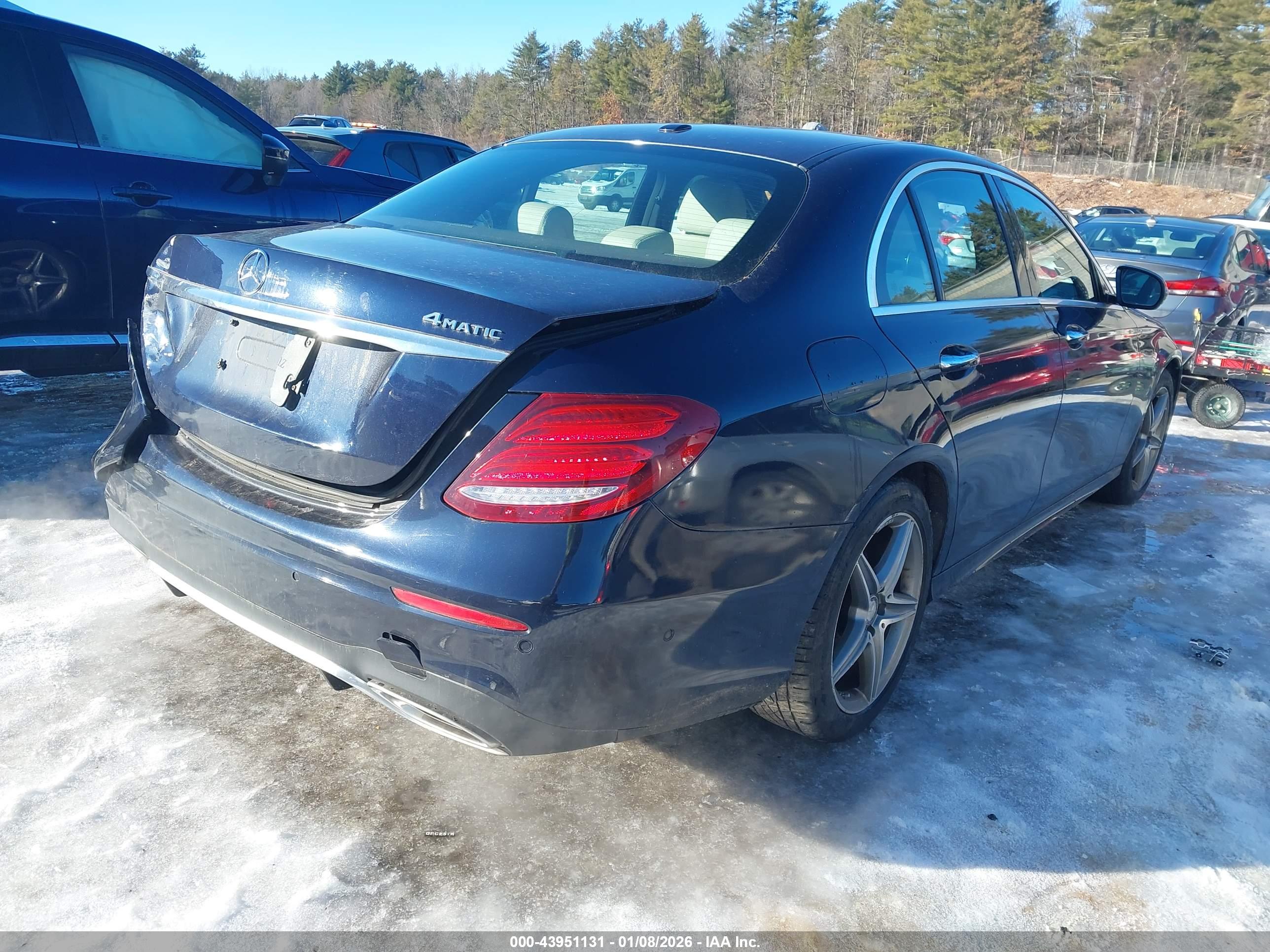 MERCEDES-BENZ E image 4