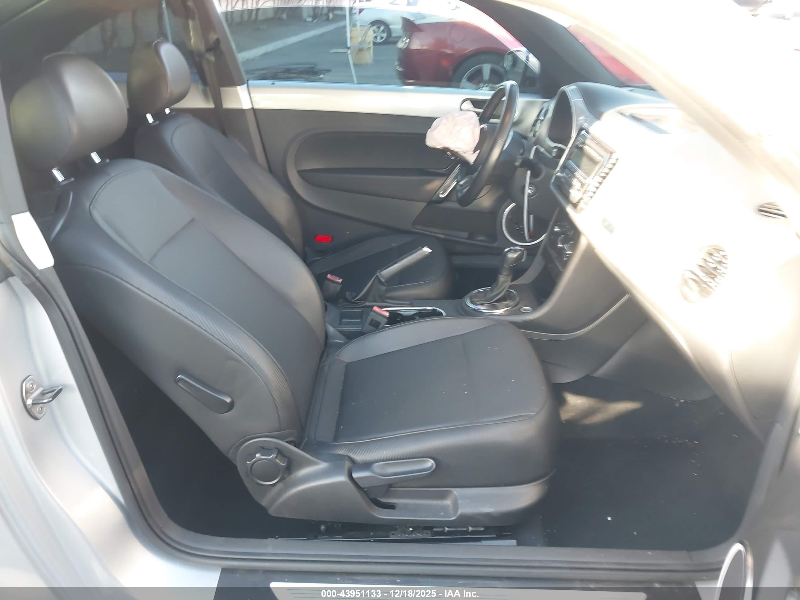 VOLKSWAGEN BEETLE image 5