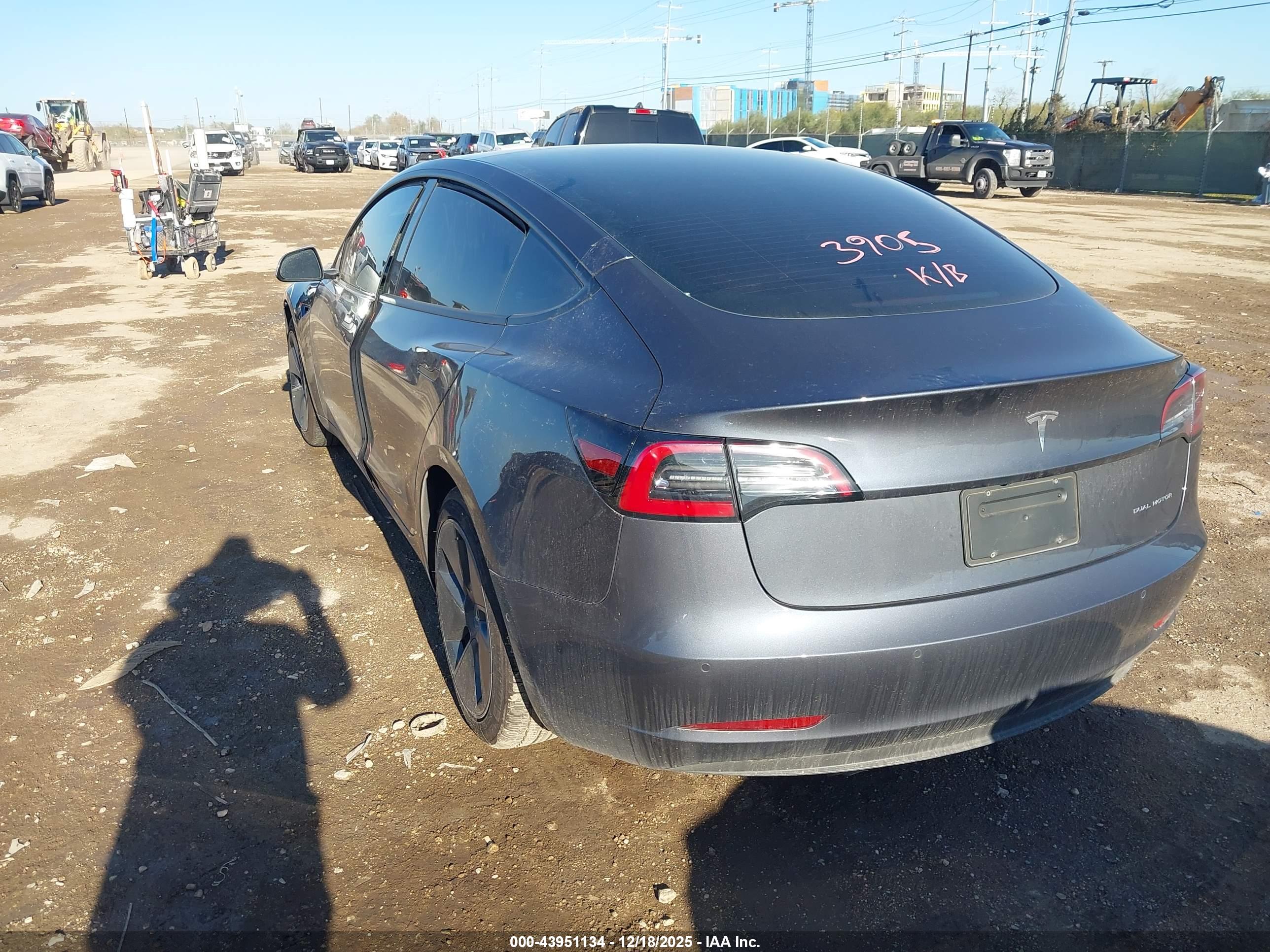 TESLA MODEL image 3