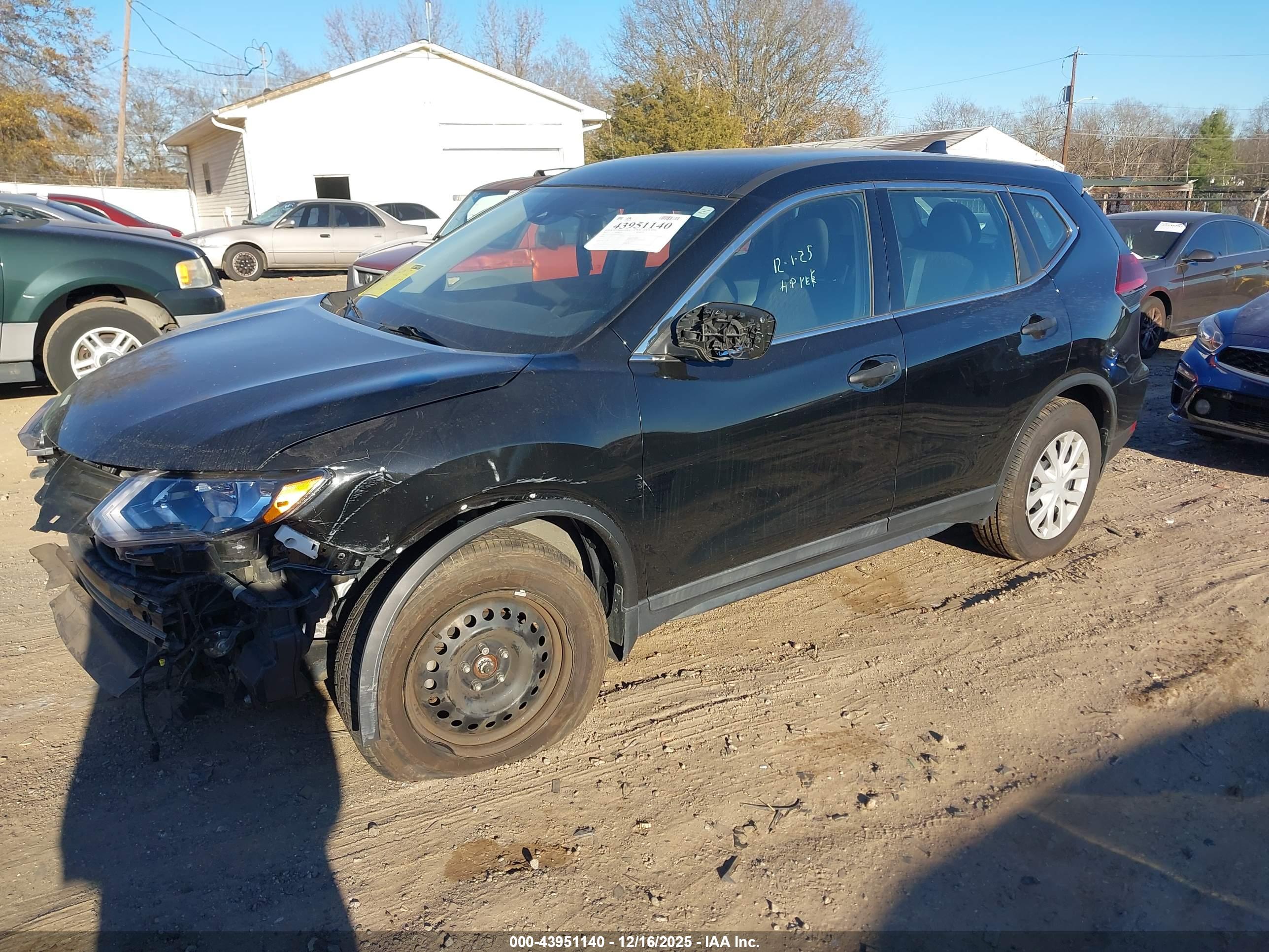 NISSAN ROGUE image 2