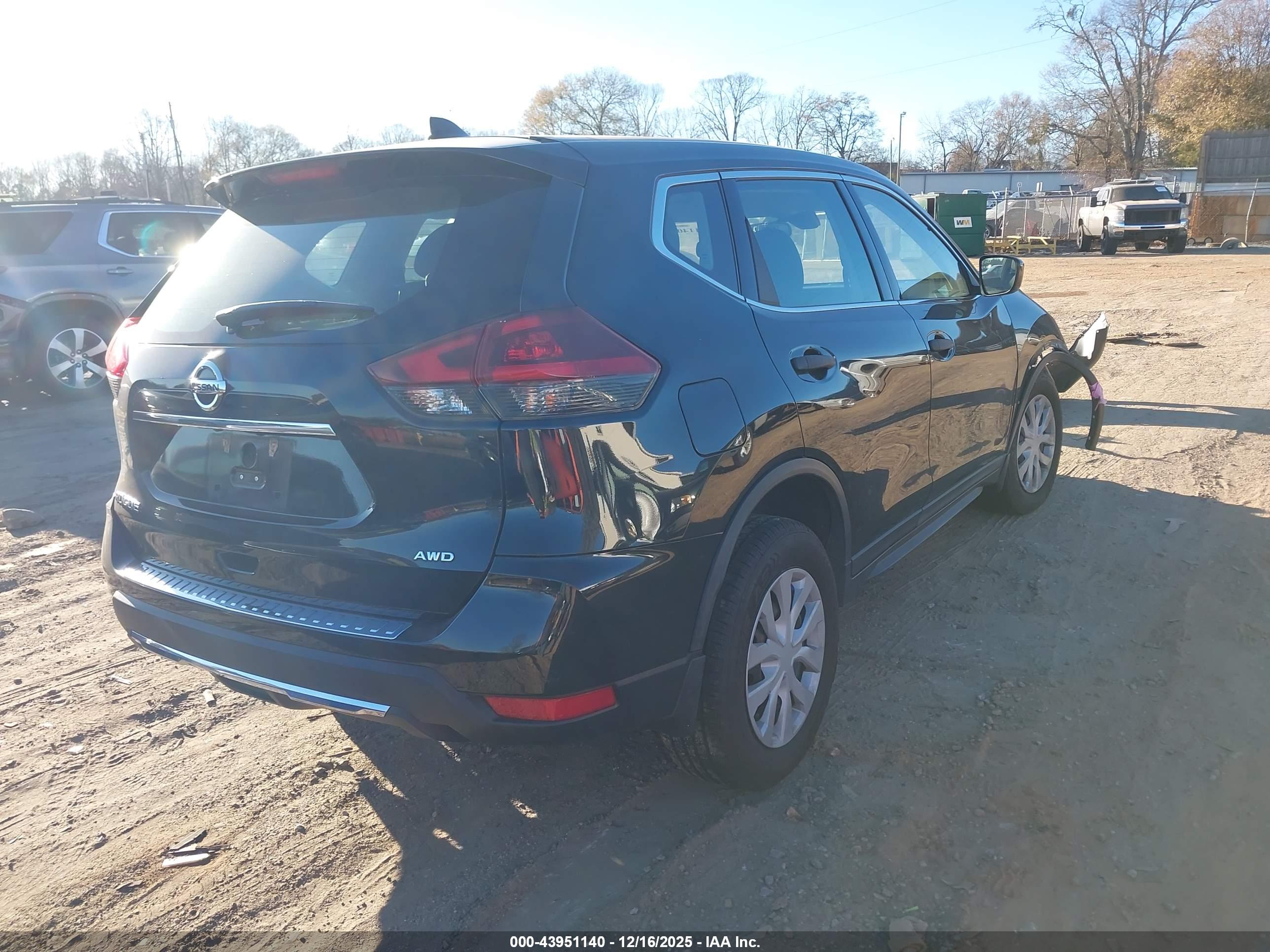 NISSAN ROGUE image 4