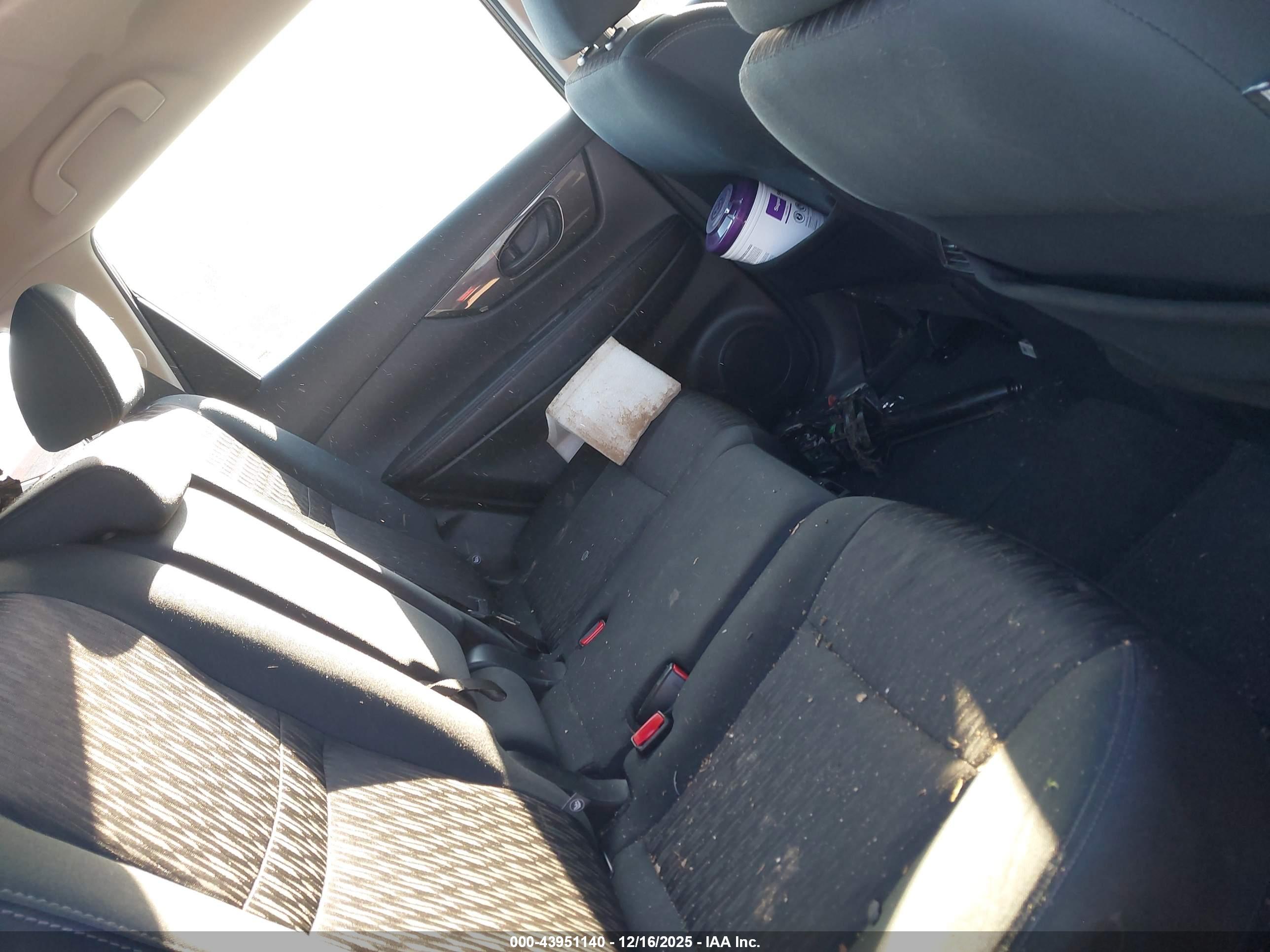 NISSAN ROGUE image 8