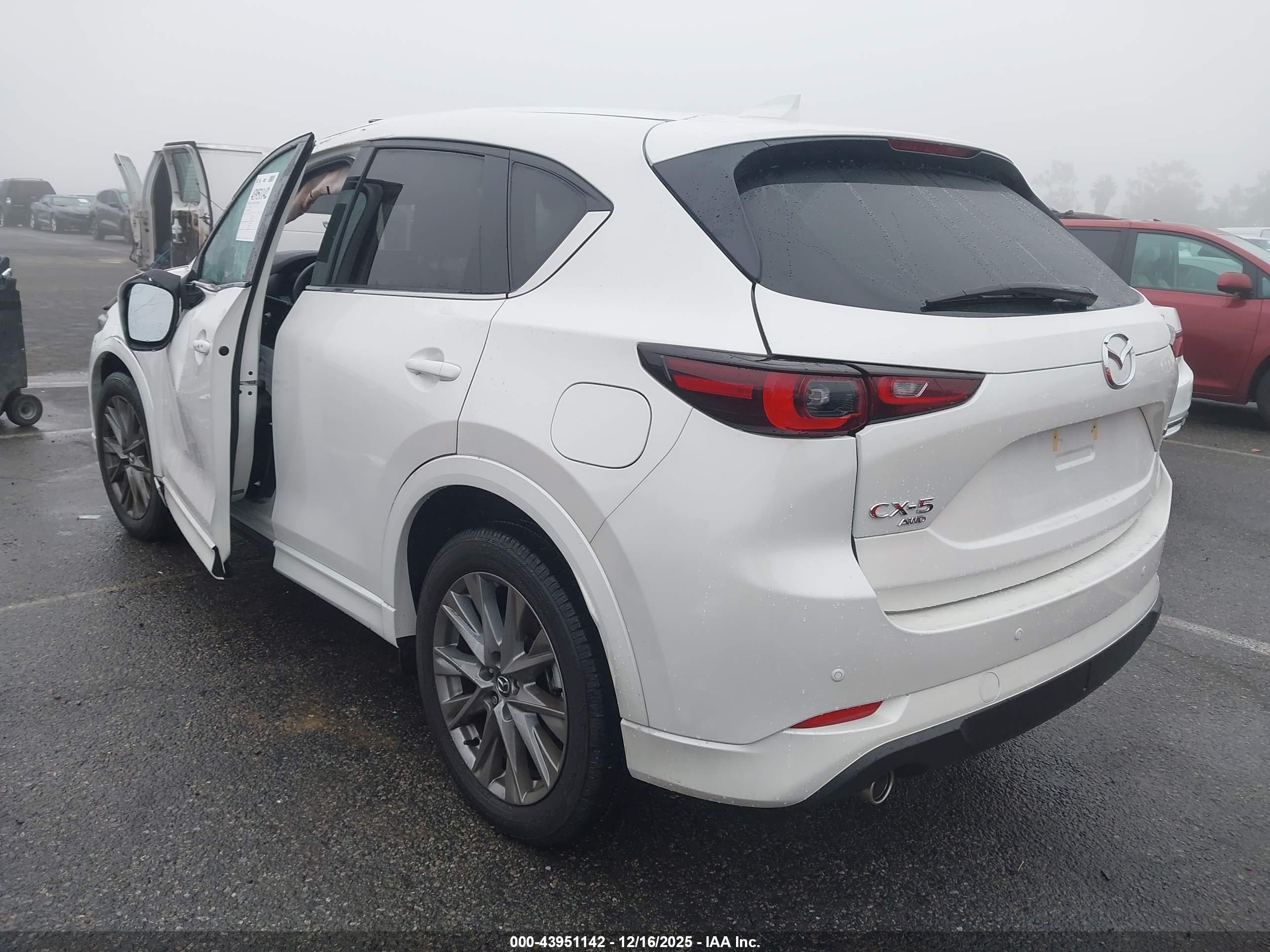 MAZDA CX-5 image 3