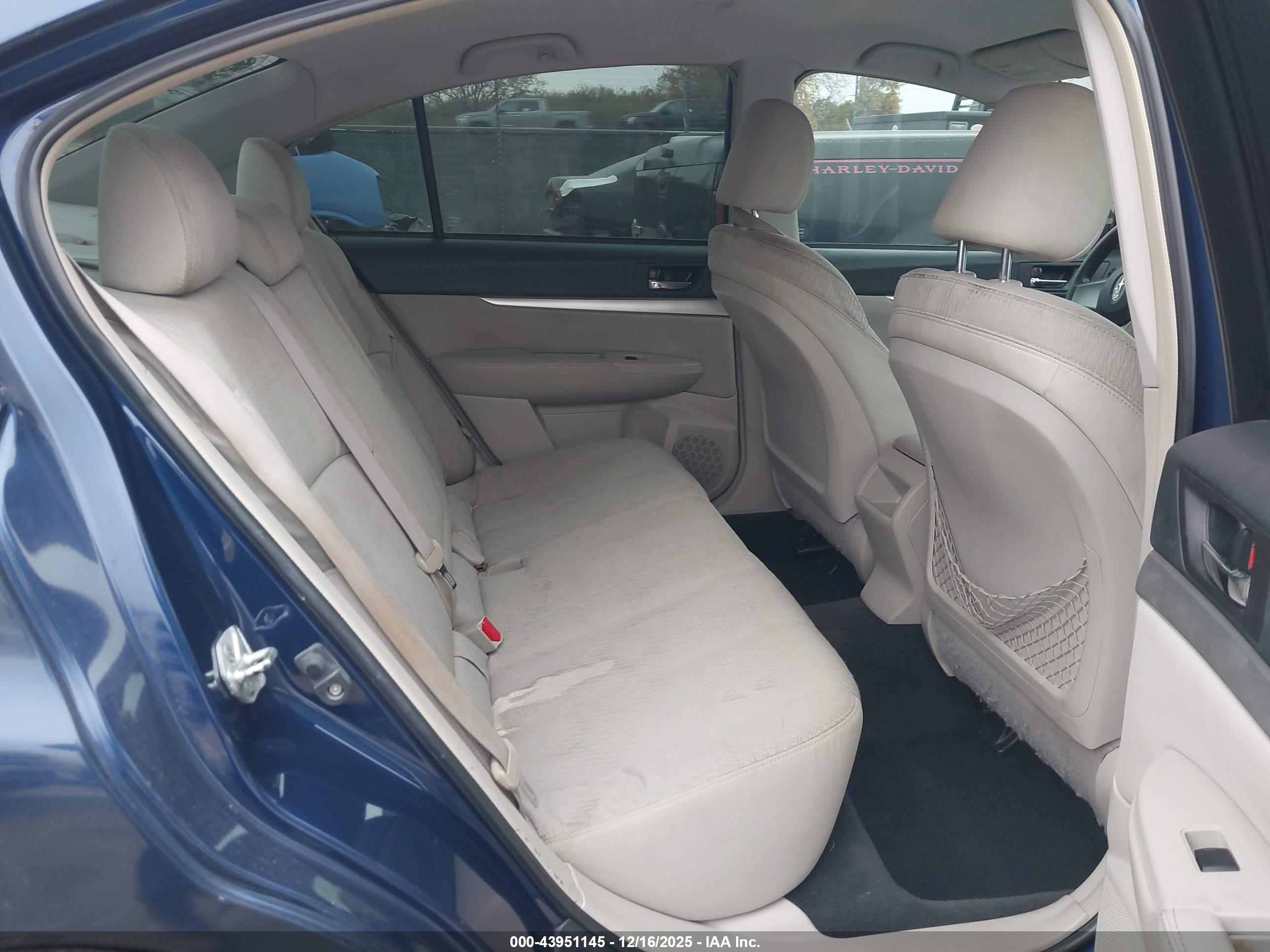 SUBARU LEGACY image 8