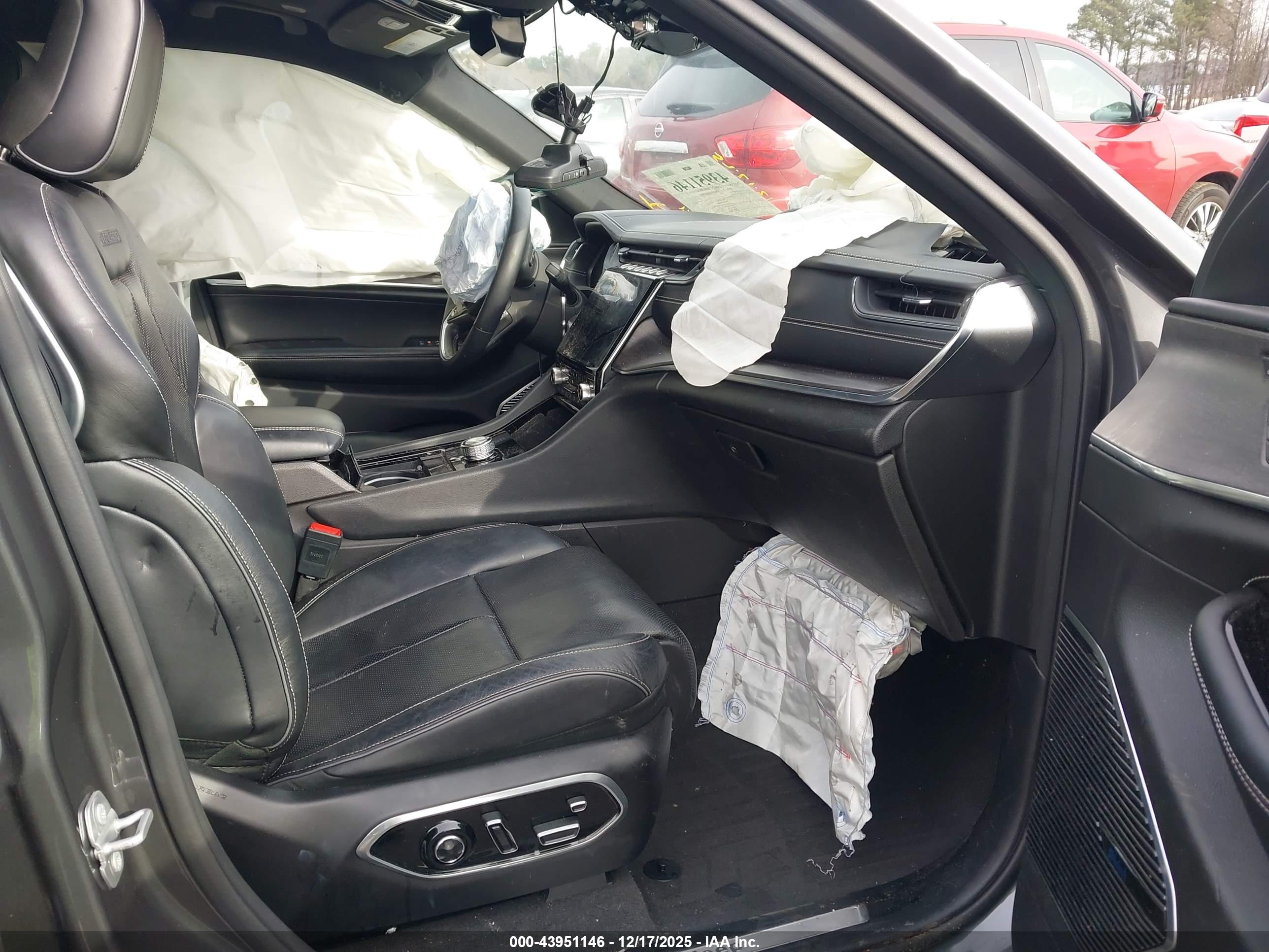 JEEP GRAND image 5