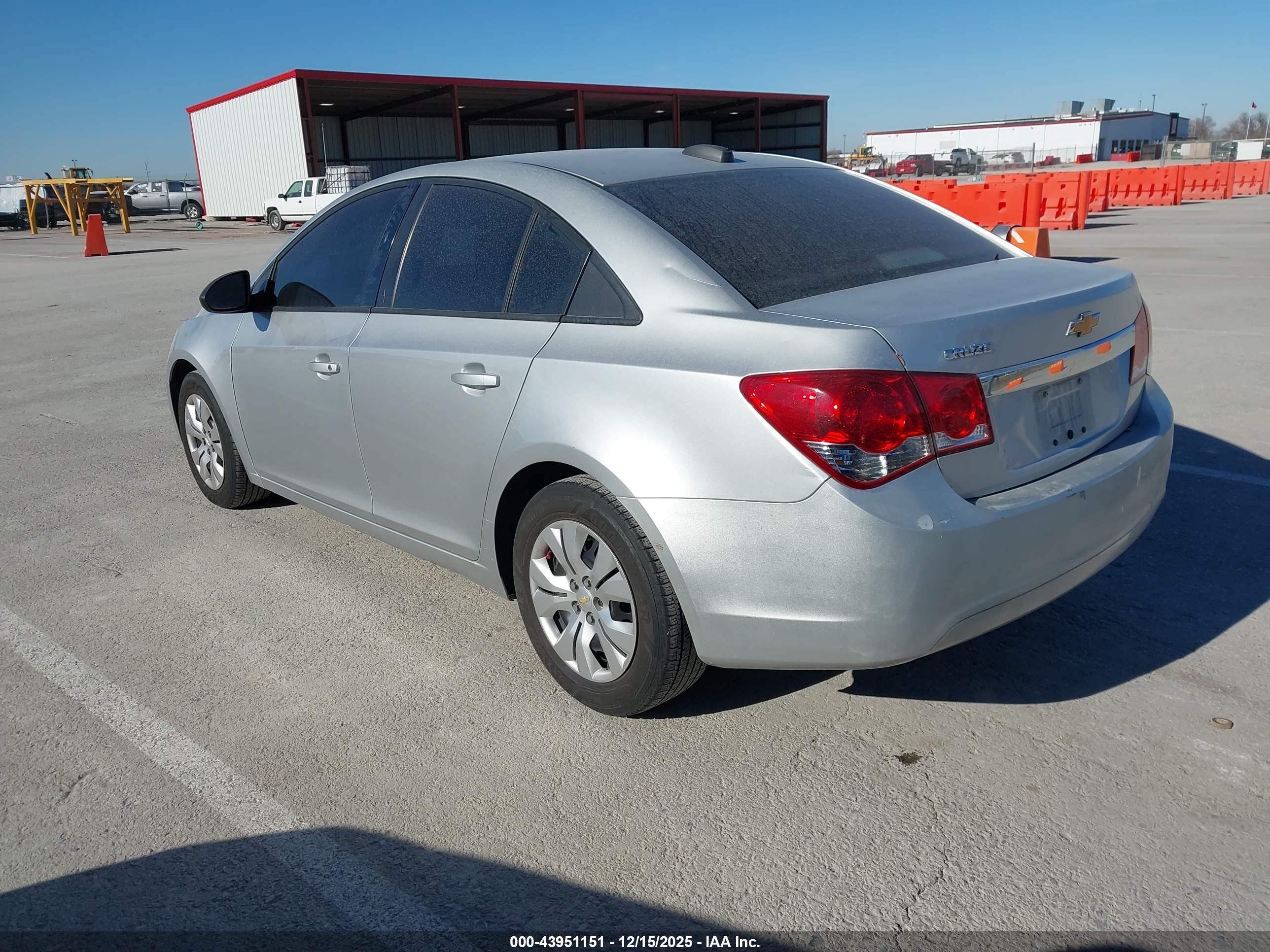 CHEVROLET CRUZE image 3