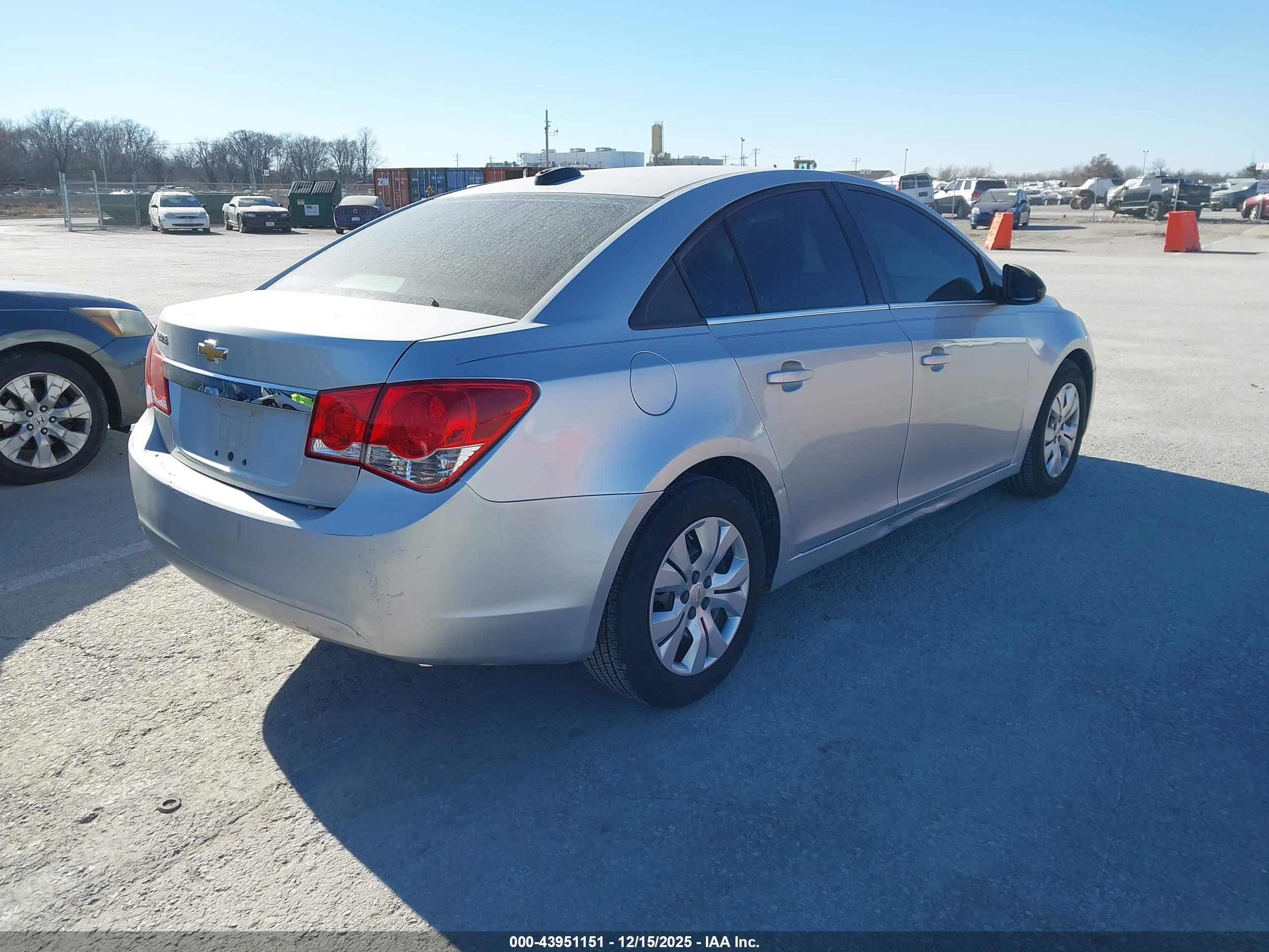 CHEVROLET CRUZE image 4